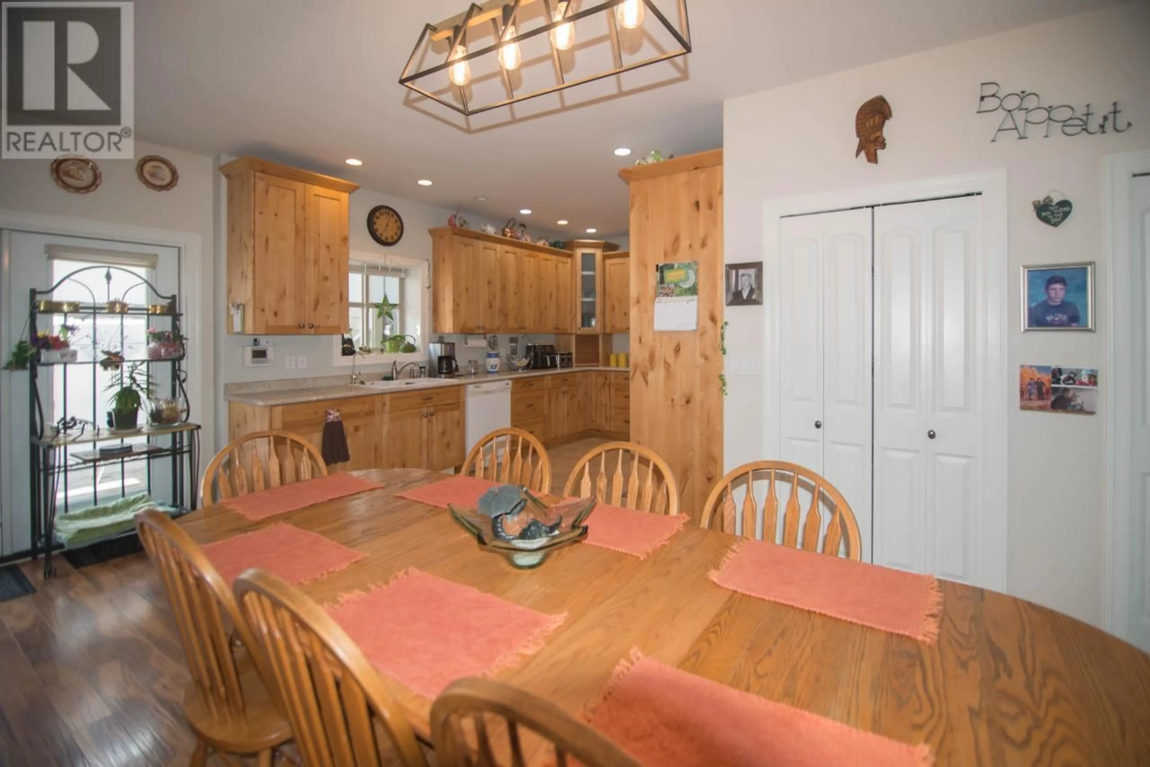 Dining room for 331 LINDEN ROAD, Logan Lake British Columbia V0K1W0