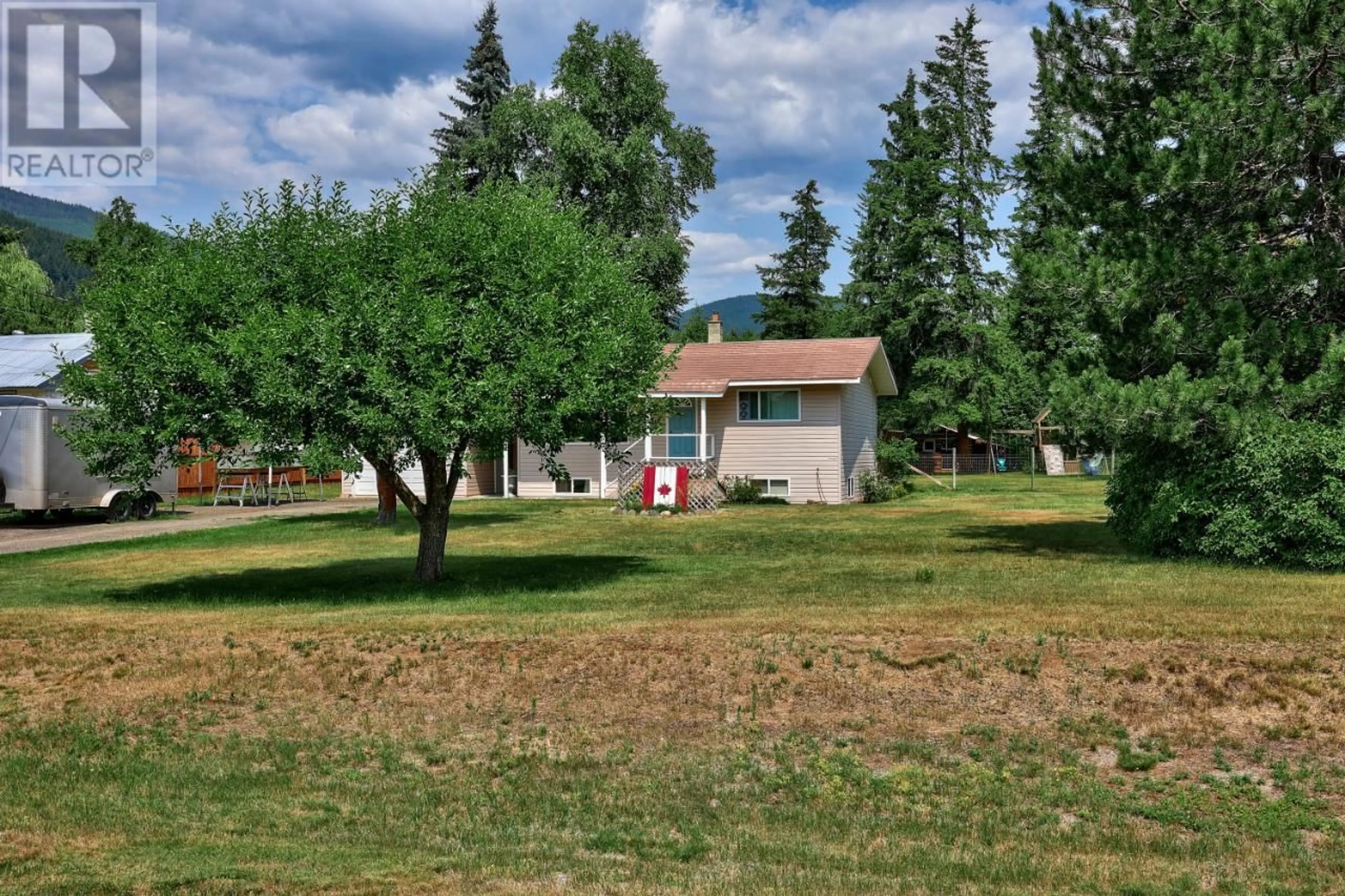 Outside view for 245 PHILLIPS ROAD, Clearwater British Columbia