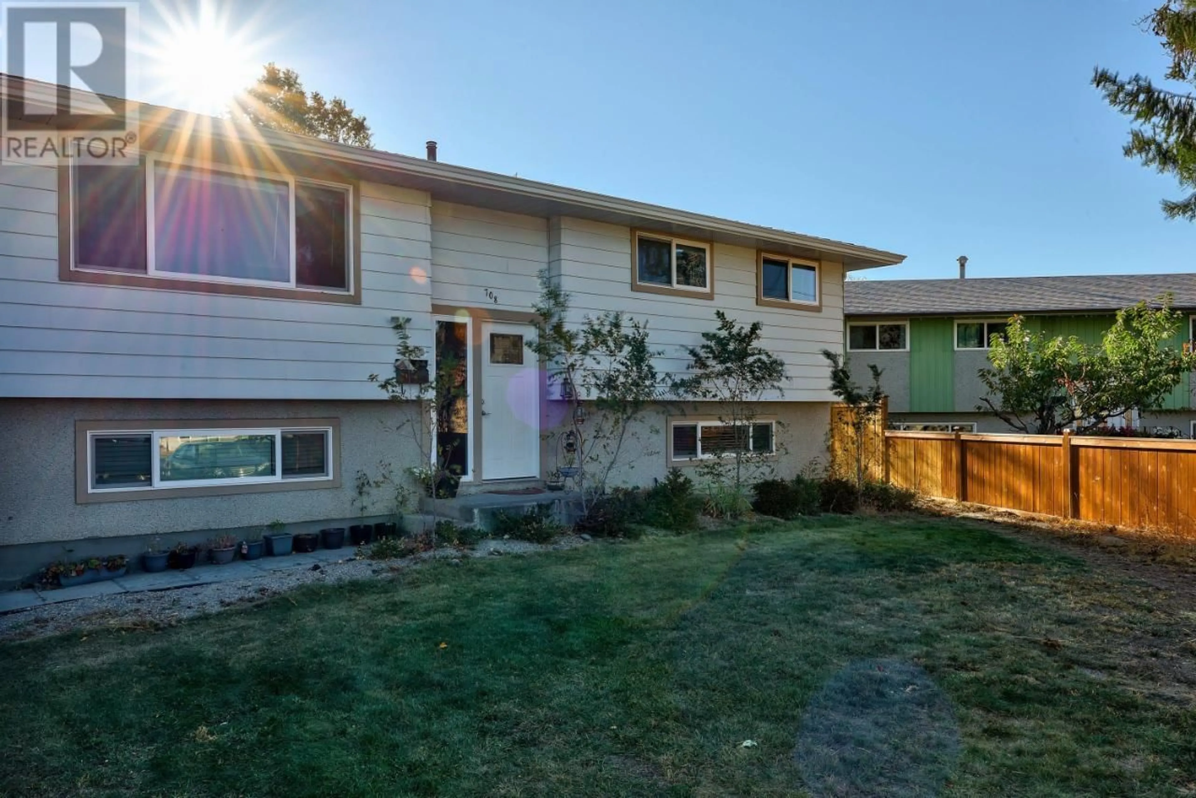 Frontside or backside of a home for 708 CAMBRIDGE CRES, Kamloops British Columbia V2B5B6