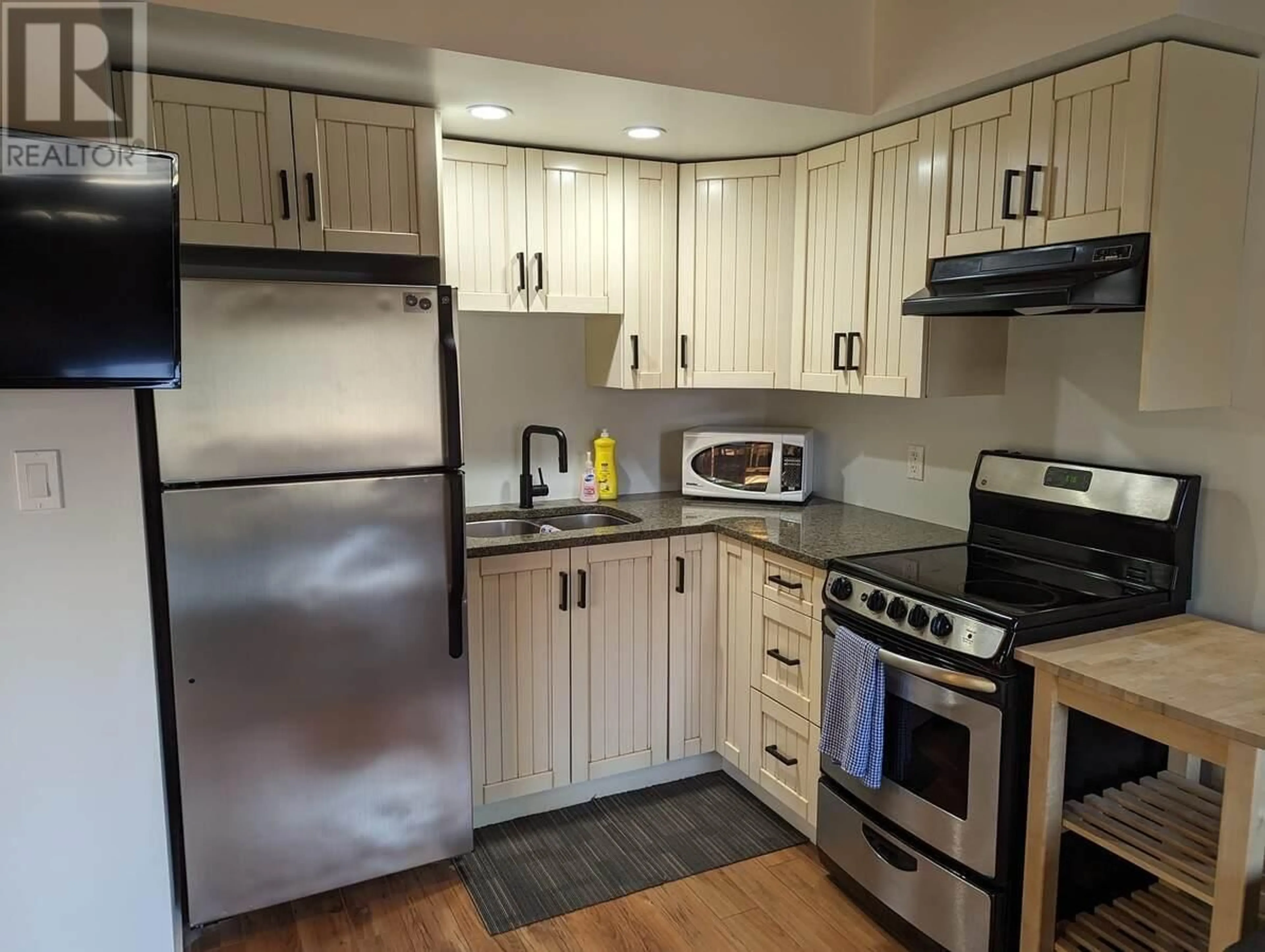 Standard kitchen, unknown for 22 - 5485 LAC LE JEUNE ROAD, Kamloops British Columbia V1S1Y8