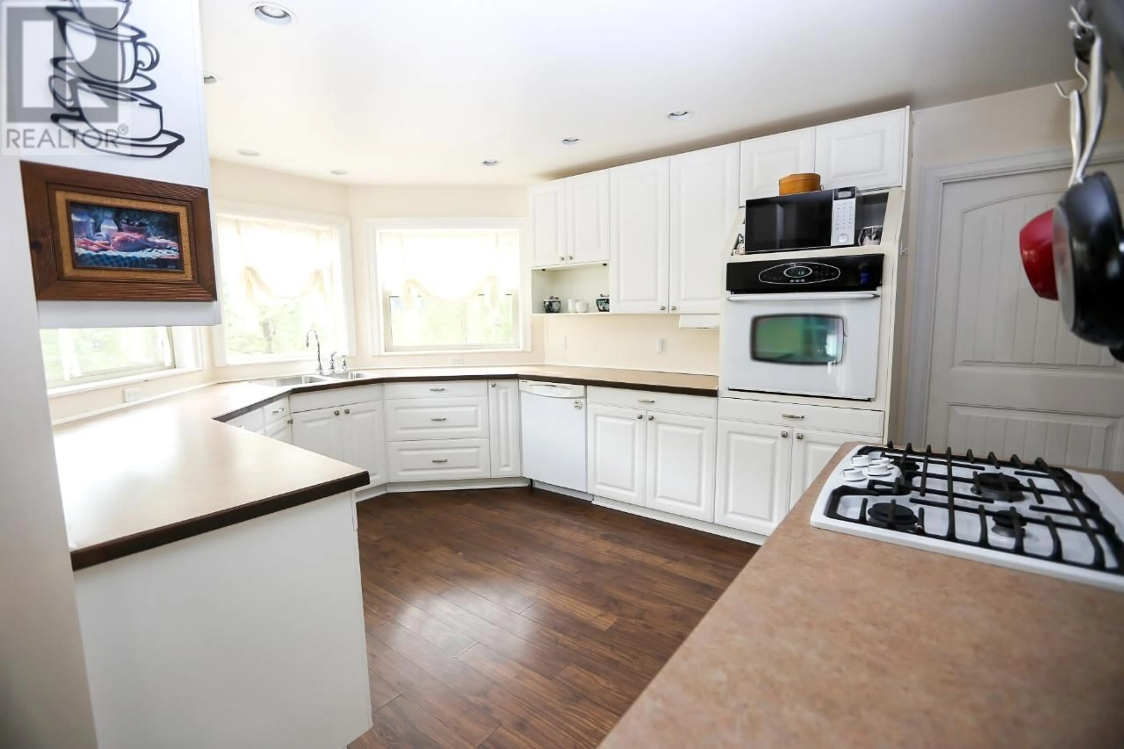 Open concept kitchen, unknown for 1612 FLUME ROAD, Barriere British Columbia V0E1E0