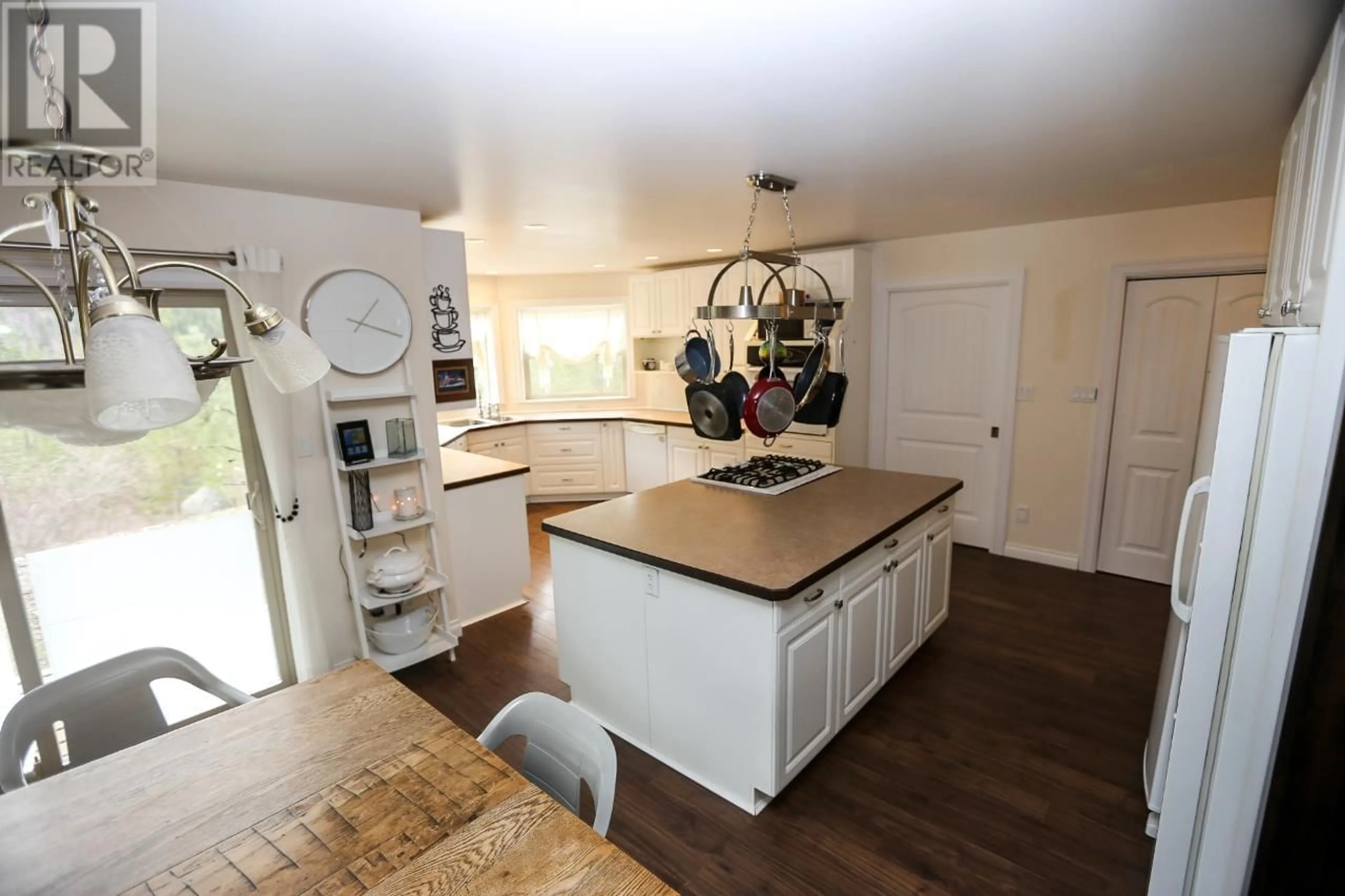 Open concept kitchen, unknown for 1612 FLUME ROAD, Barriere British Columbia V0E1E0