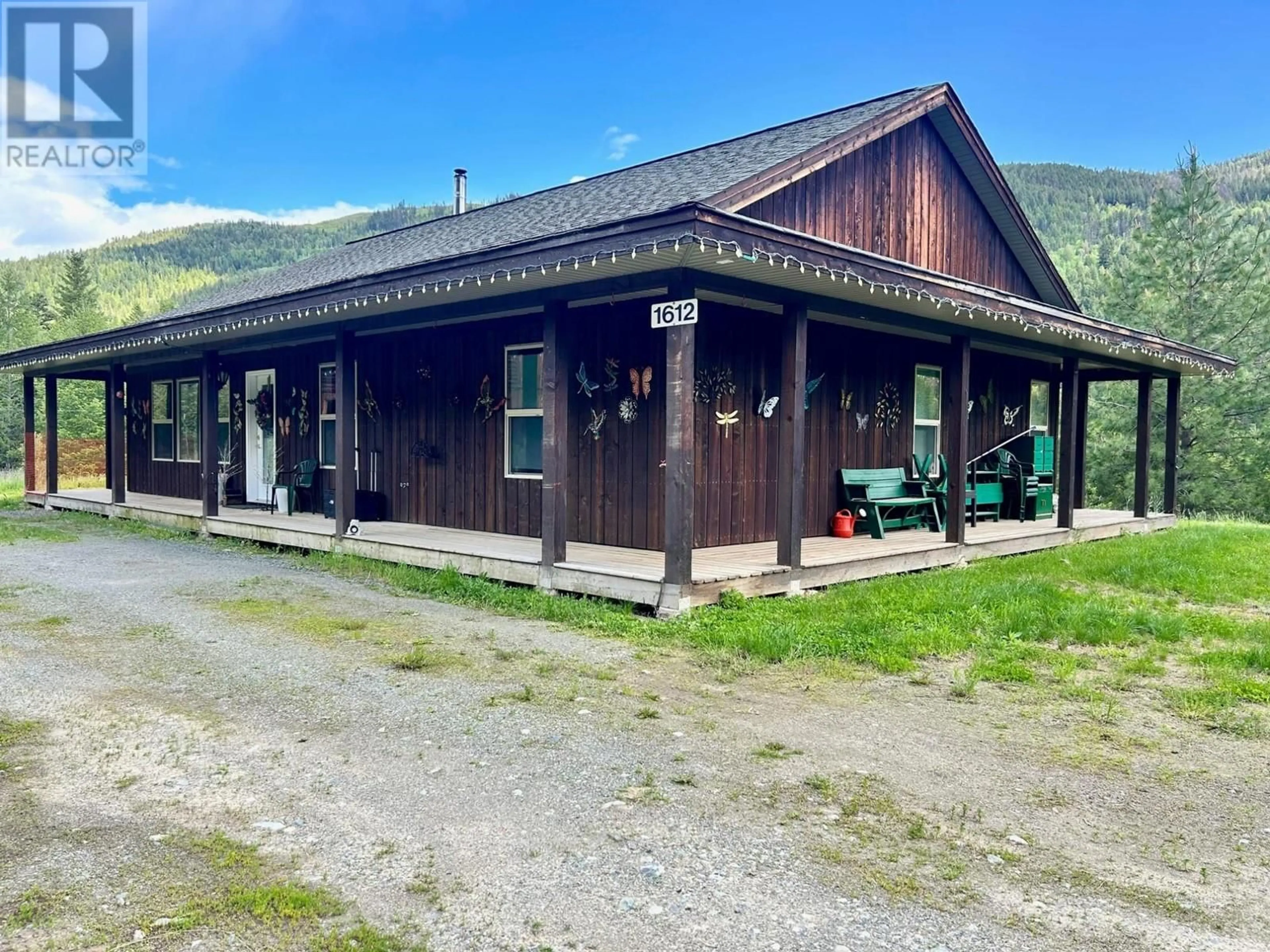 Open concept kitchen for 1612 FLUME Road, Barriere British Columbia V0E1E0