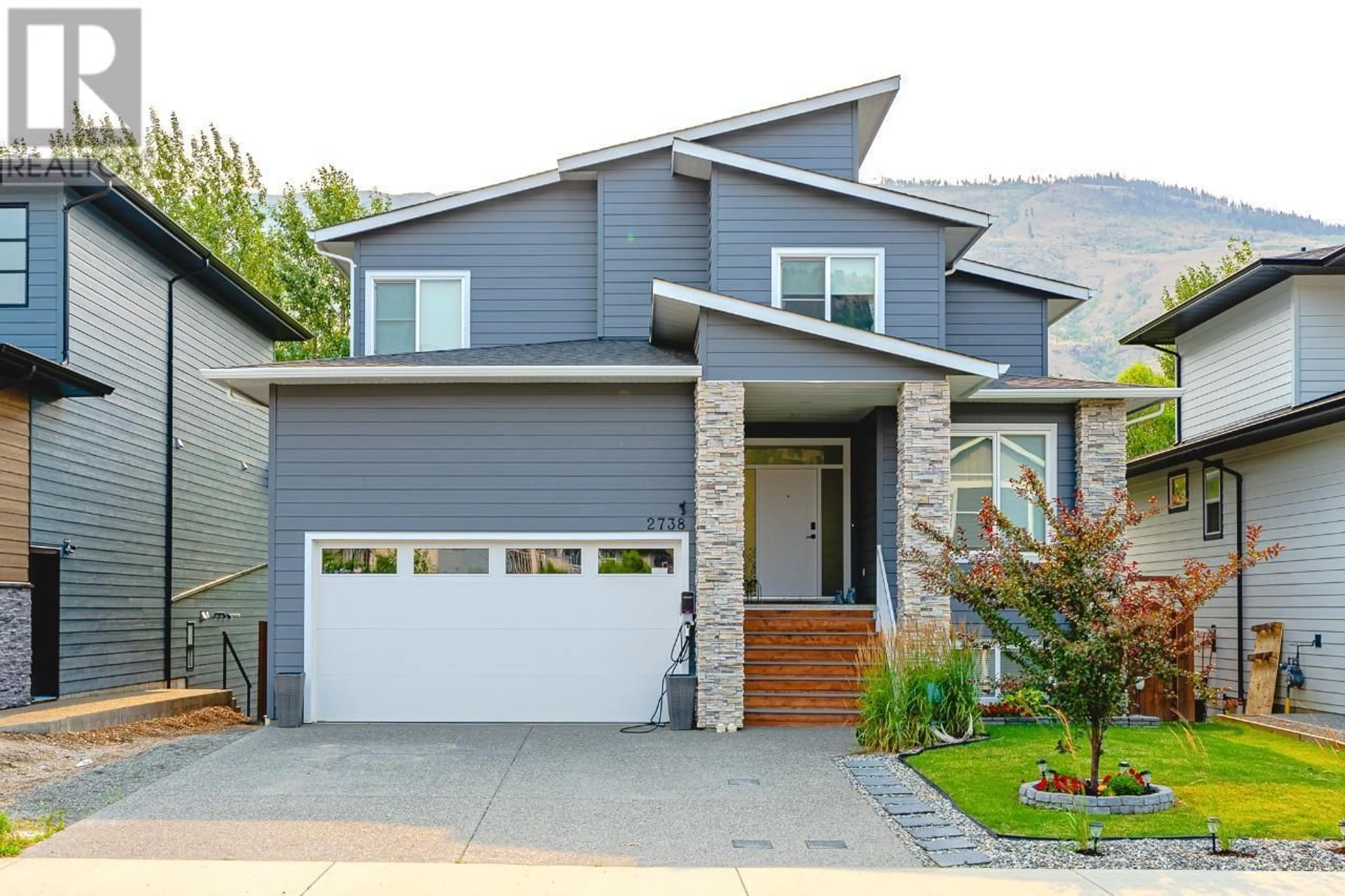 Frontside or backside of a home for 2738 BEACHMOUNT CRES, Kamloops British Columbia V2B0E6