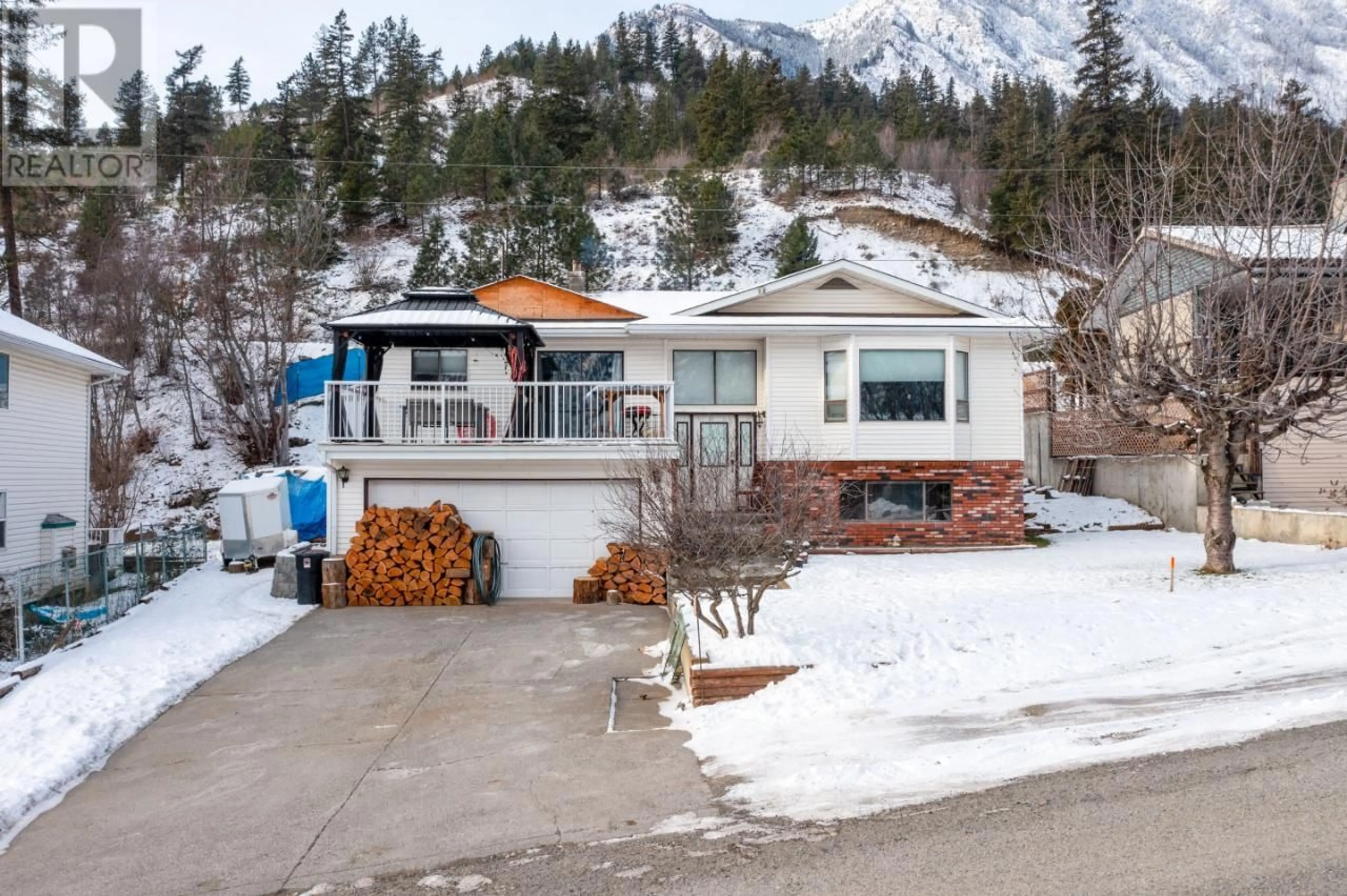 Frontside or backside of a home for 890 EAGLESON CRES, Lillooet British Columbia V0K1V0