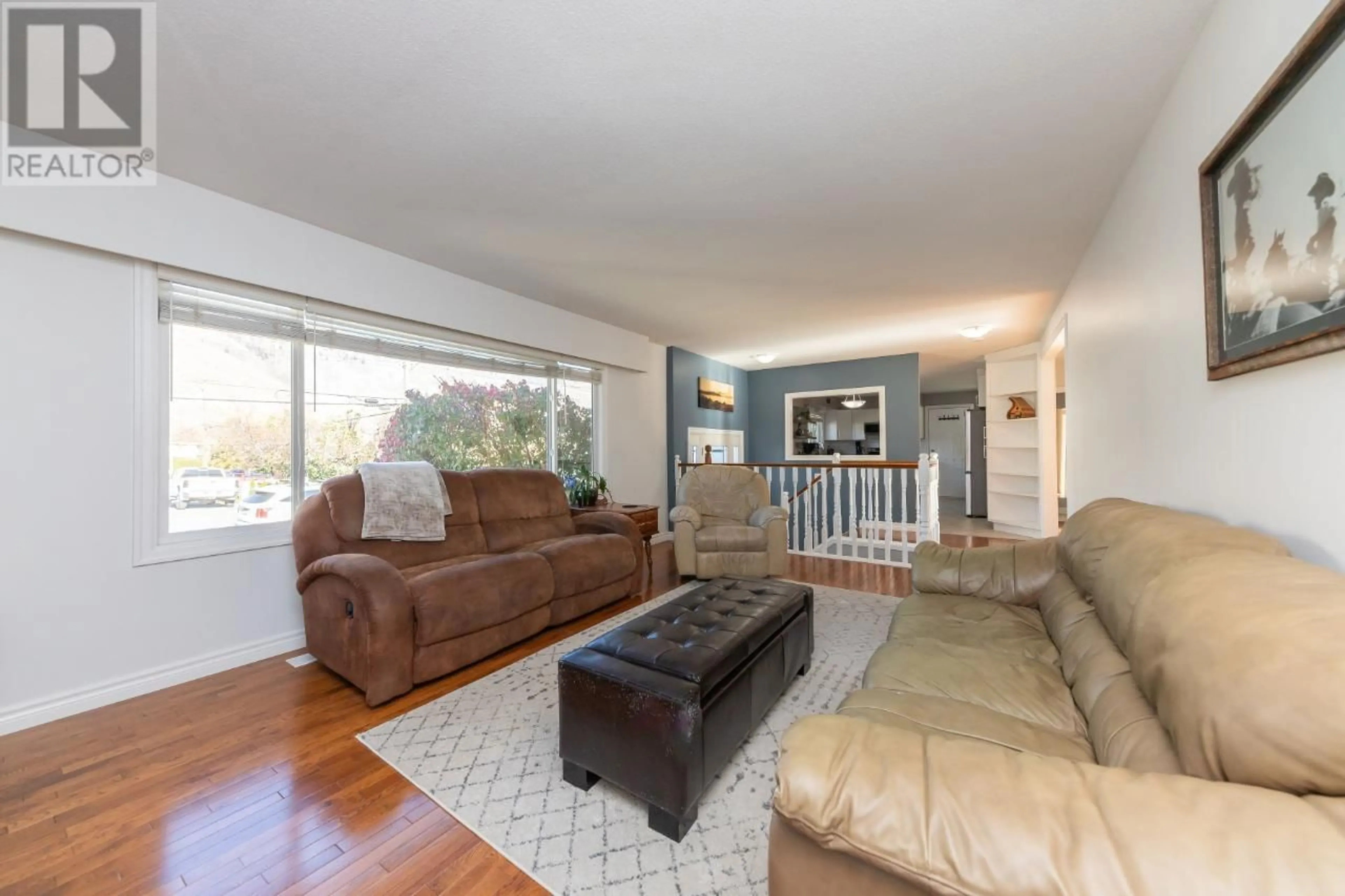 Living room for 1939 GLENWOOD DRIVE, Kamloops British Columbia V2C4G3