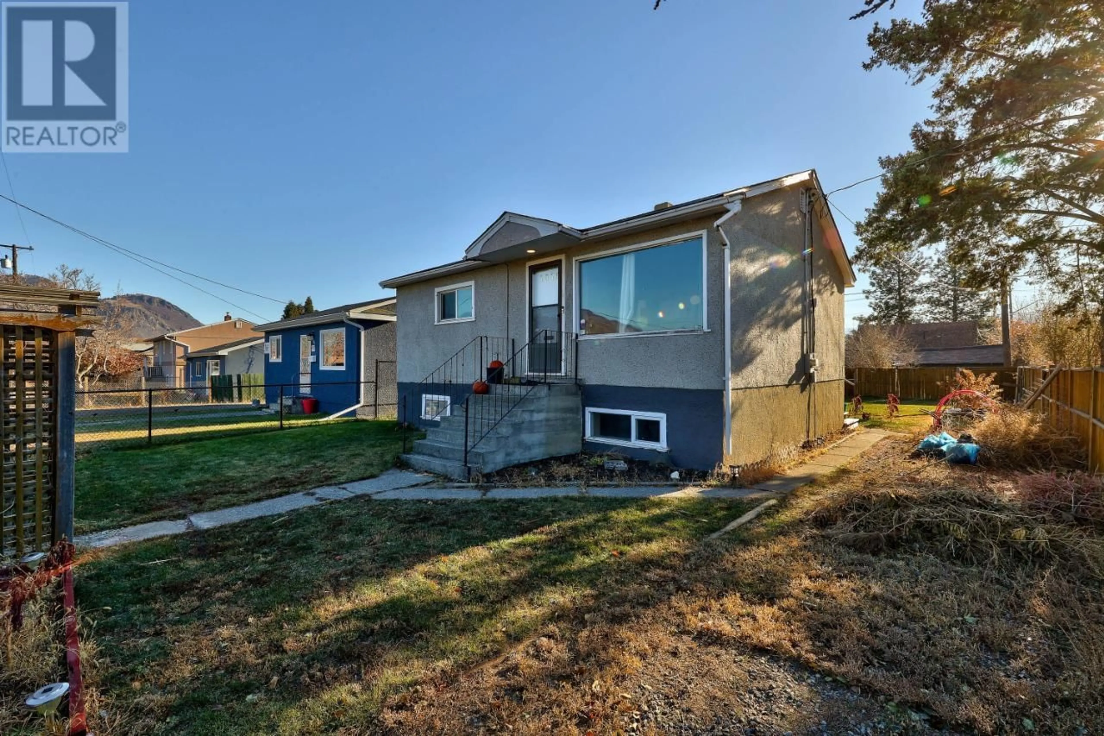 Frontside or backside of a home for 1079 SURREY AVE, Kamloops British Columbia V2B1R2