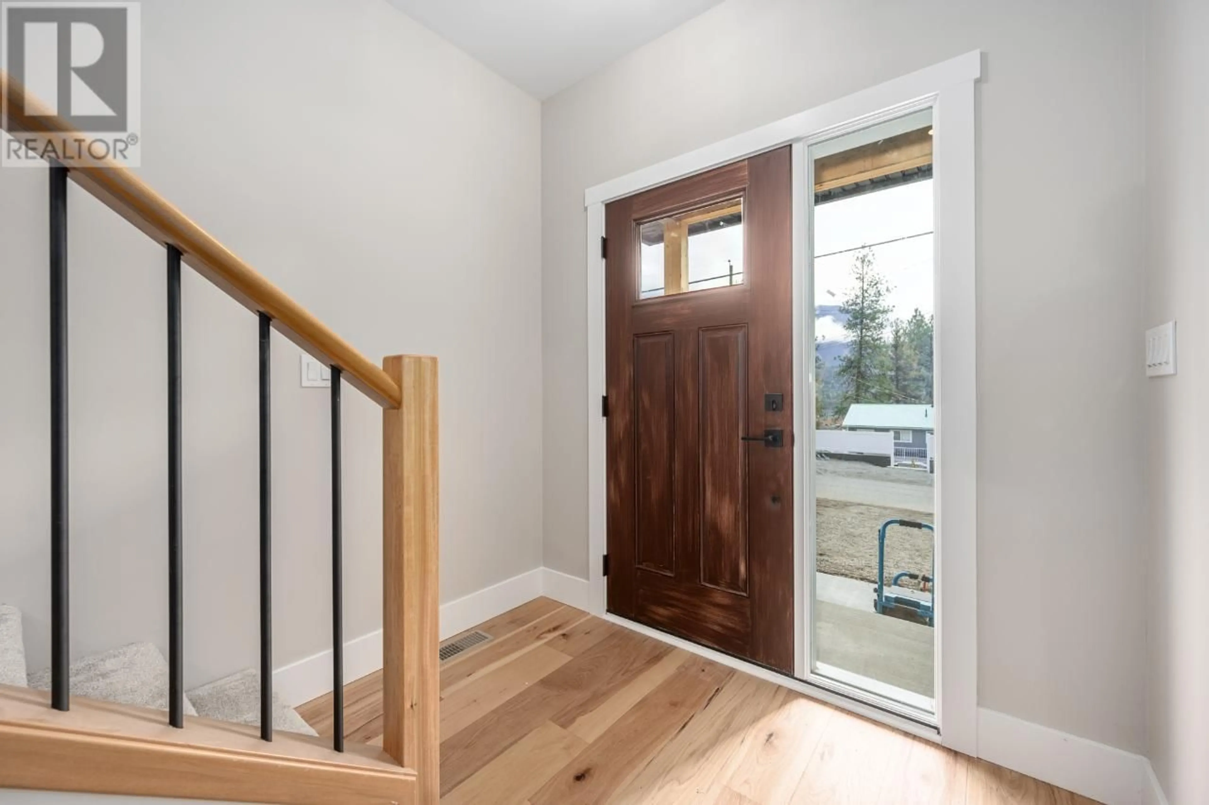 Indoor entryway for 461 COLUMBIA STREET, Lillooet British Columbia V0K1V0