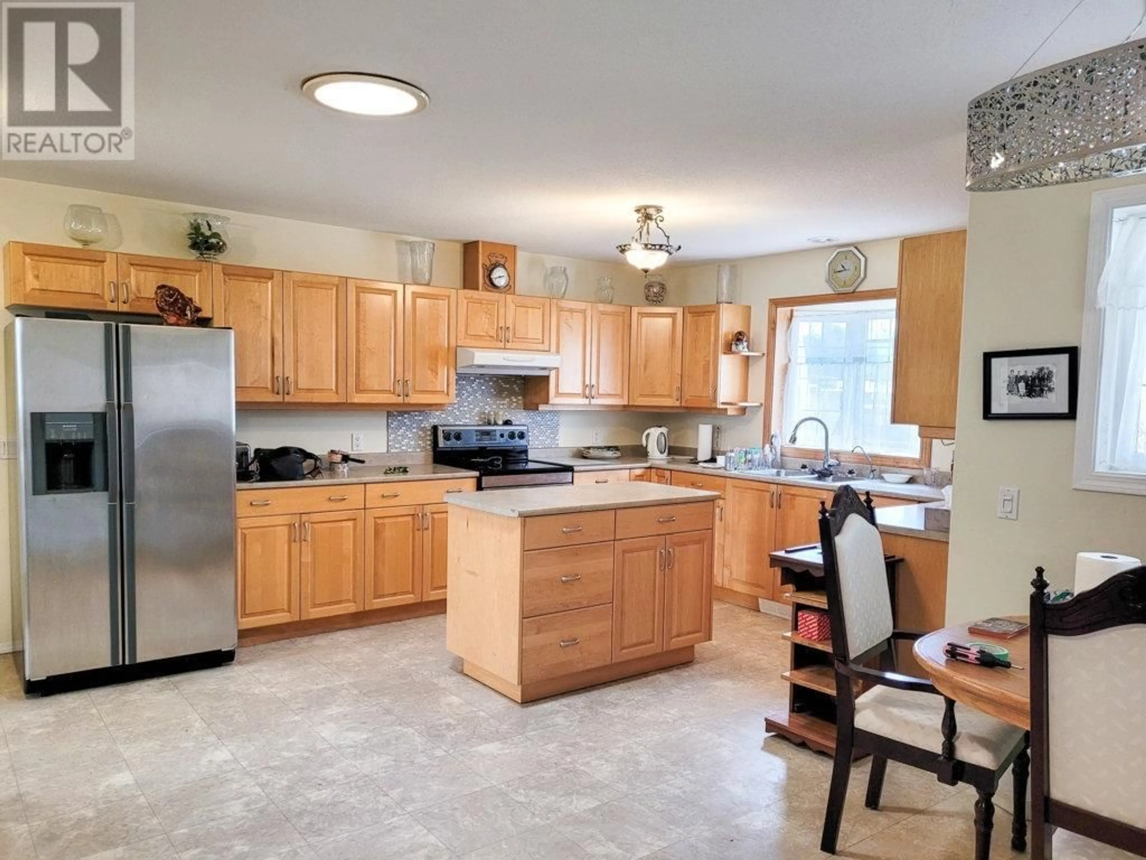 Open concept kitchen, ceramic/tile floor for 463 MORGAN AVENUE, Merritt British Columbia V1K1B8