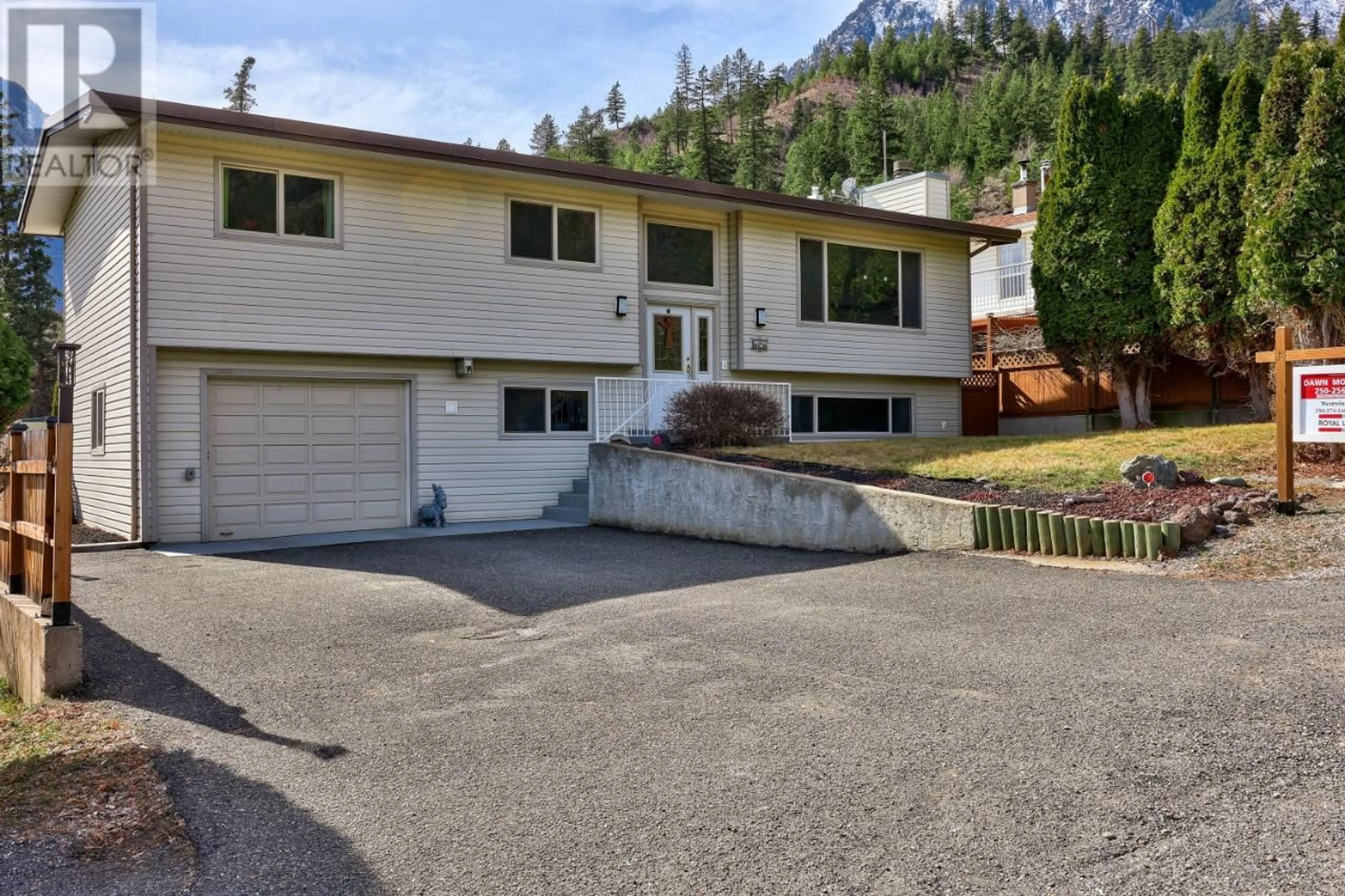 Frontside or backside of a home for 828 EAGLESON CRES, Lillooet British Columbia V0K1V0