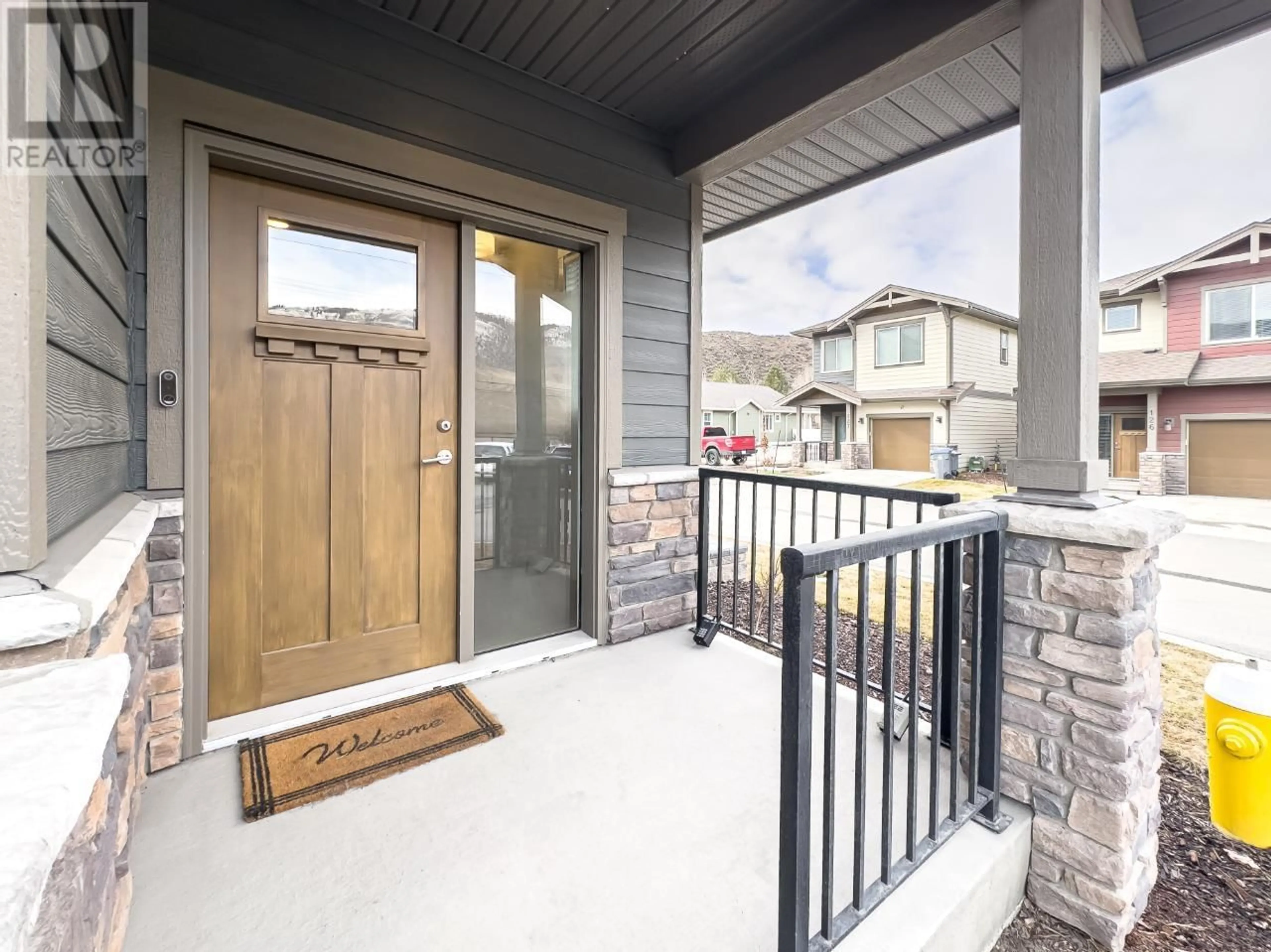 Indoor entryway for 124-200 GRAND BOULEVARD, Kamloops British Columbia V2C0H3