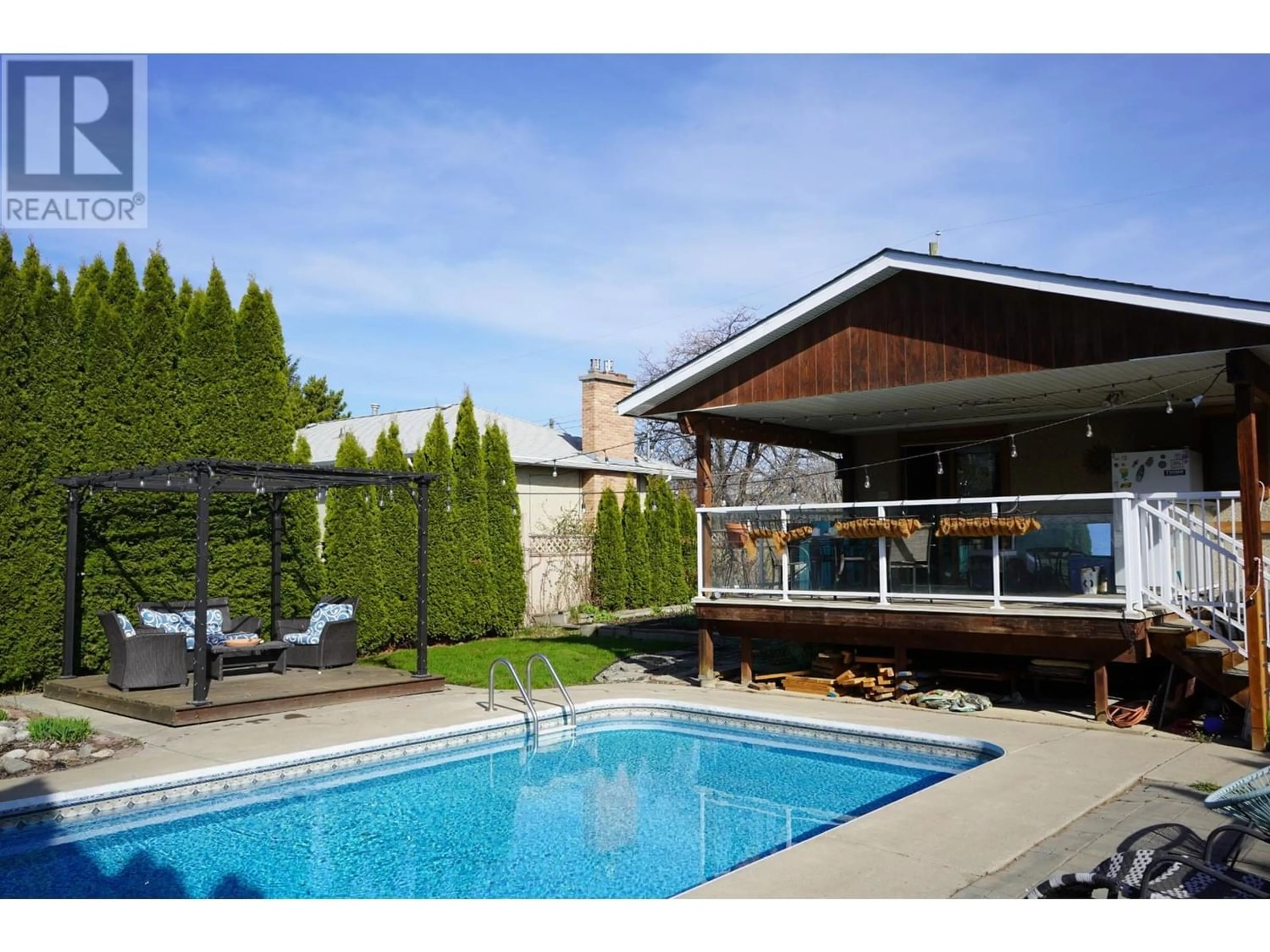 Indoor or outdoor pool for 248 CHESTNUT AVE, Kamloops British Columbia V2B1L5