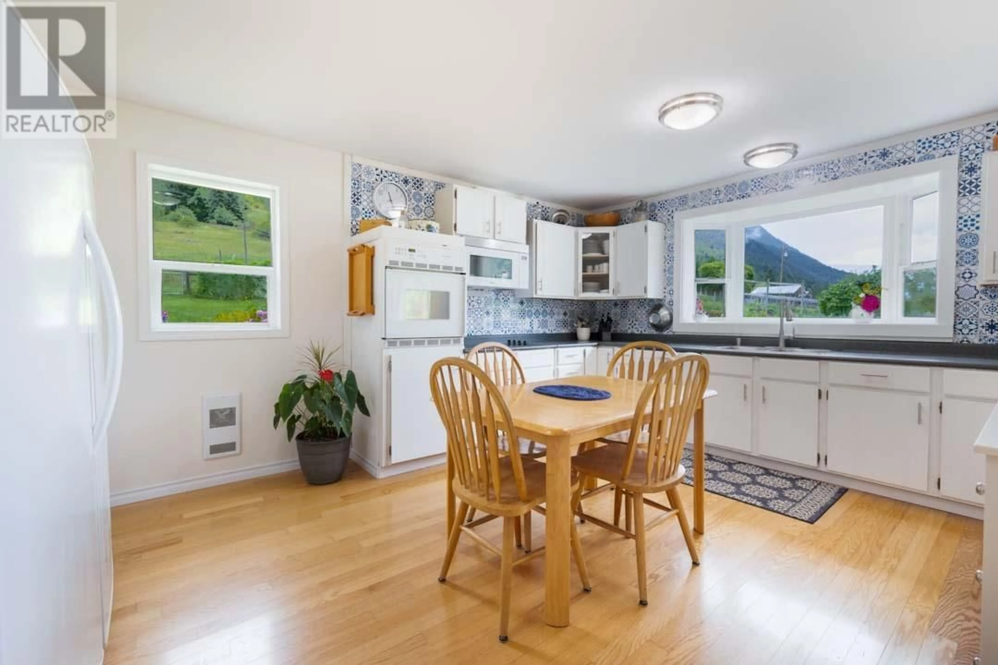 Open concept kitchen for 430 AGATE BAY ROAD, Barriere British Columbia V0E2E0