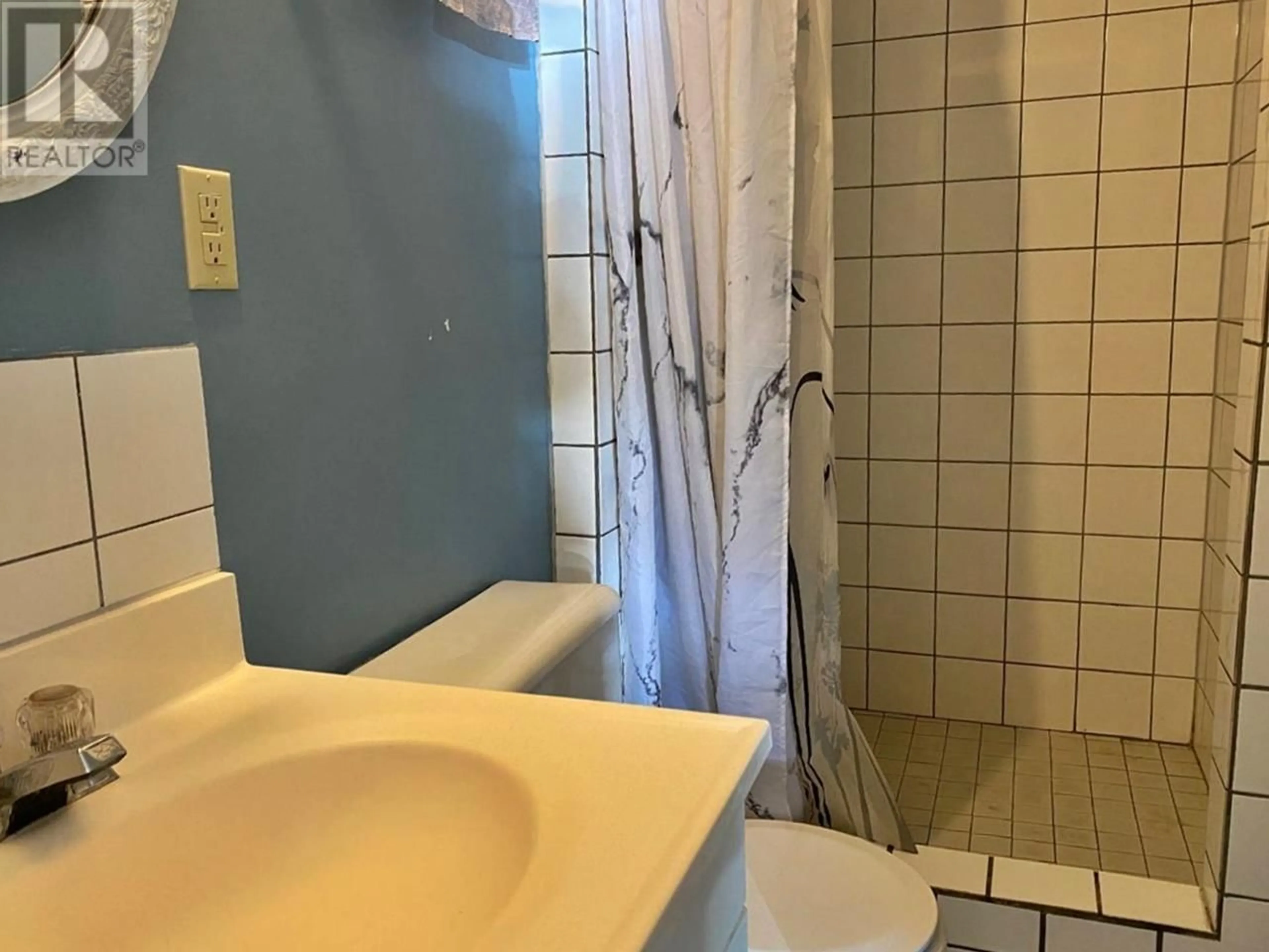 Standard bathroom, unknown for 405 DESFOSSES ROAD, Clearwater British Columbia V0E1N1