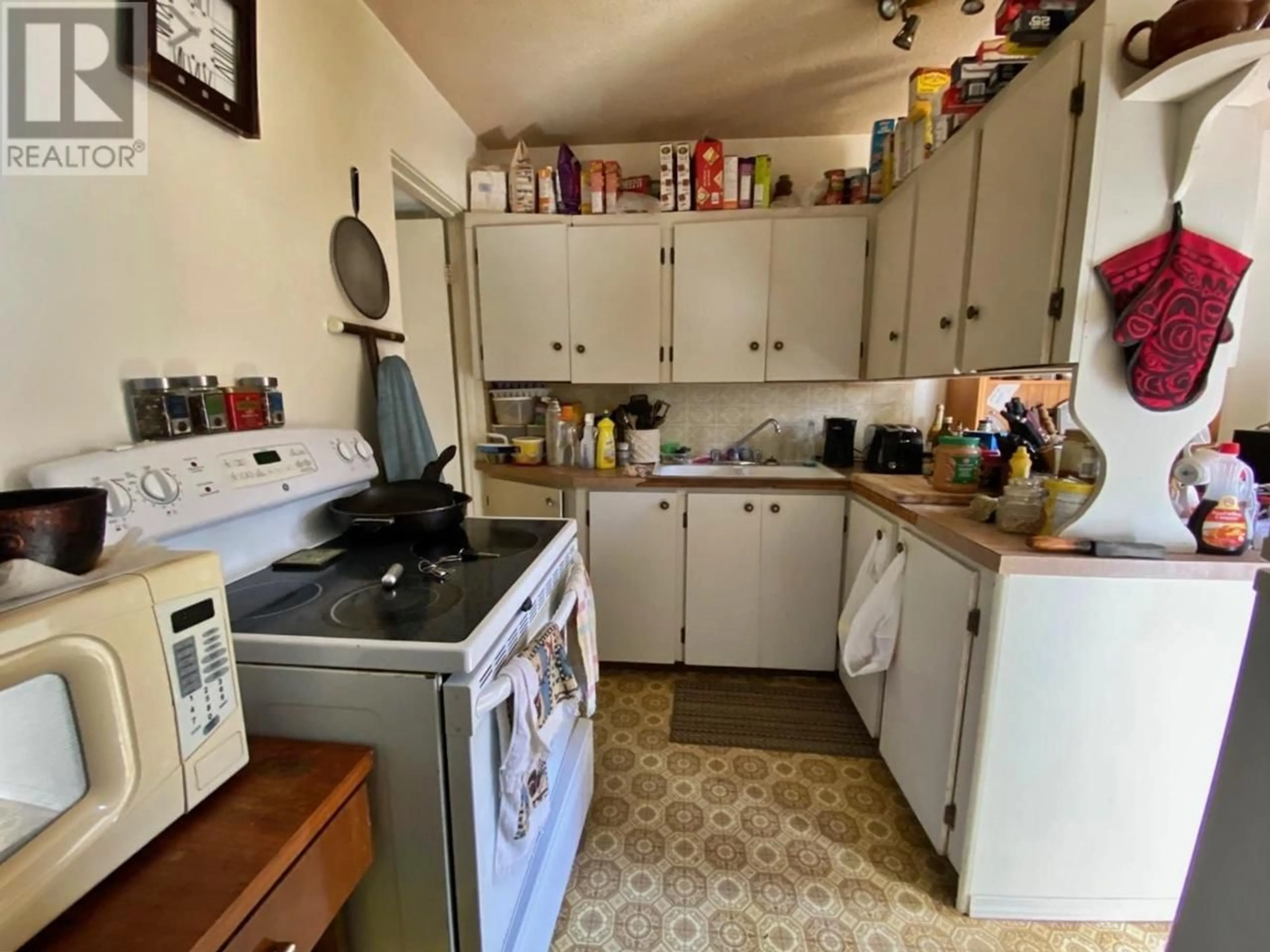 Standard kitchen, unknown for 405 DESFOSSES ROAD, Clearwater British Columbia V0E1N1