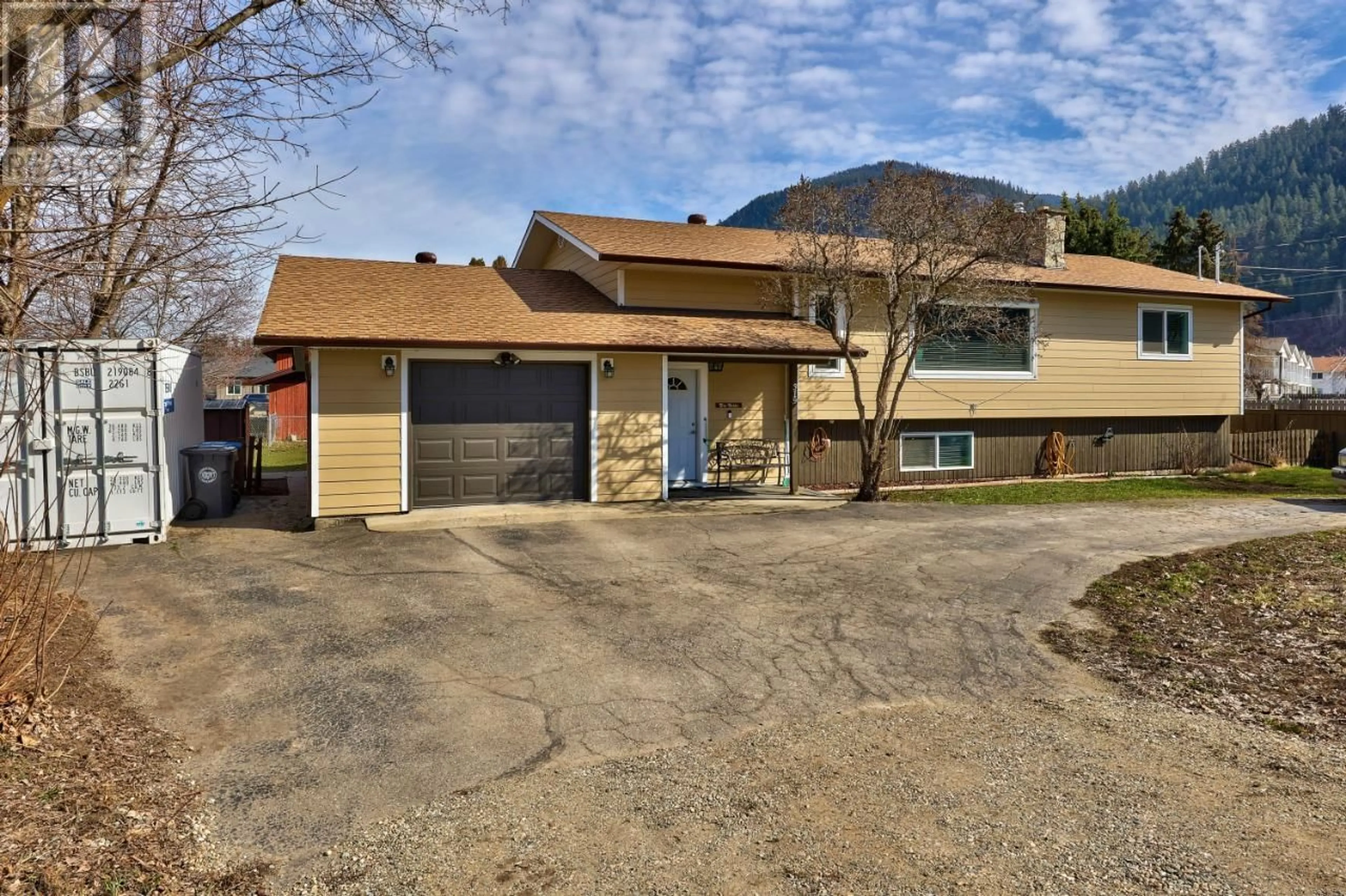 Frontside or backside of a home for 319 BROOKE DRIVE, Chase British Columbia V0E1M0