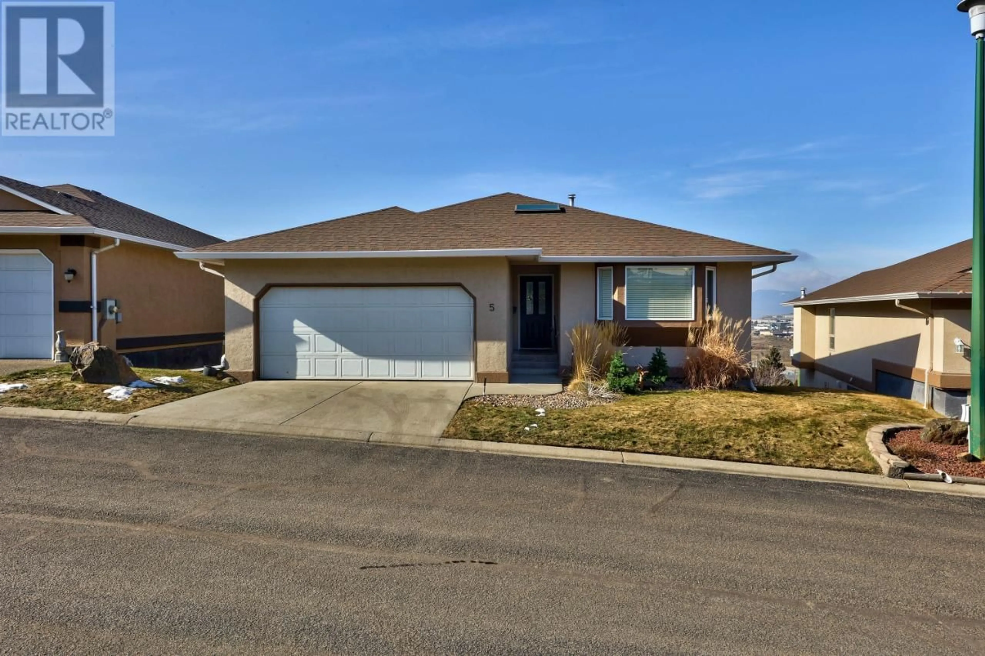 Frontside or backside of a home for 5-1575 SPRINGHILL DRIVE, Kamloops British Columbia V2C2N9