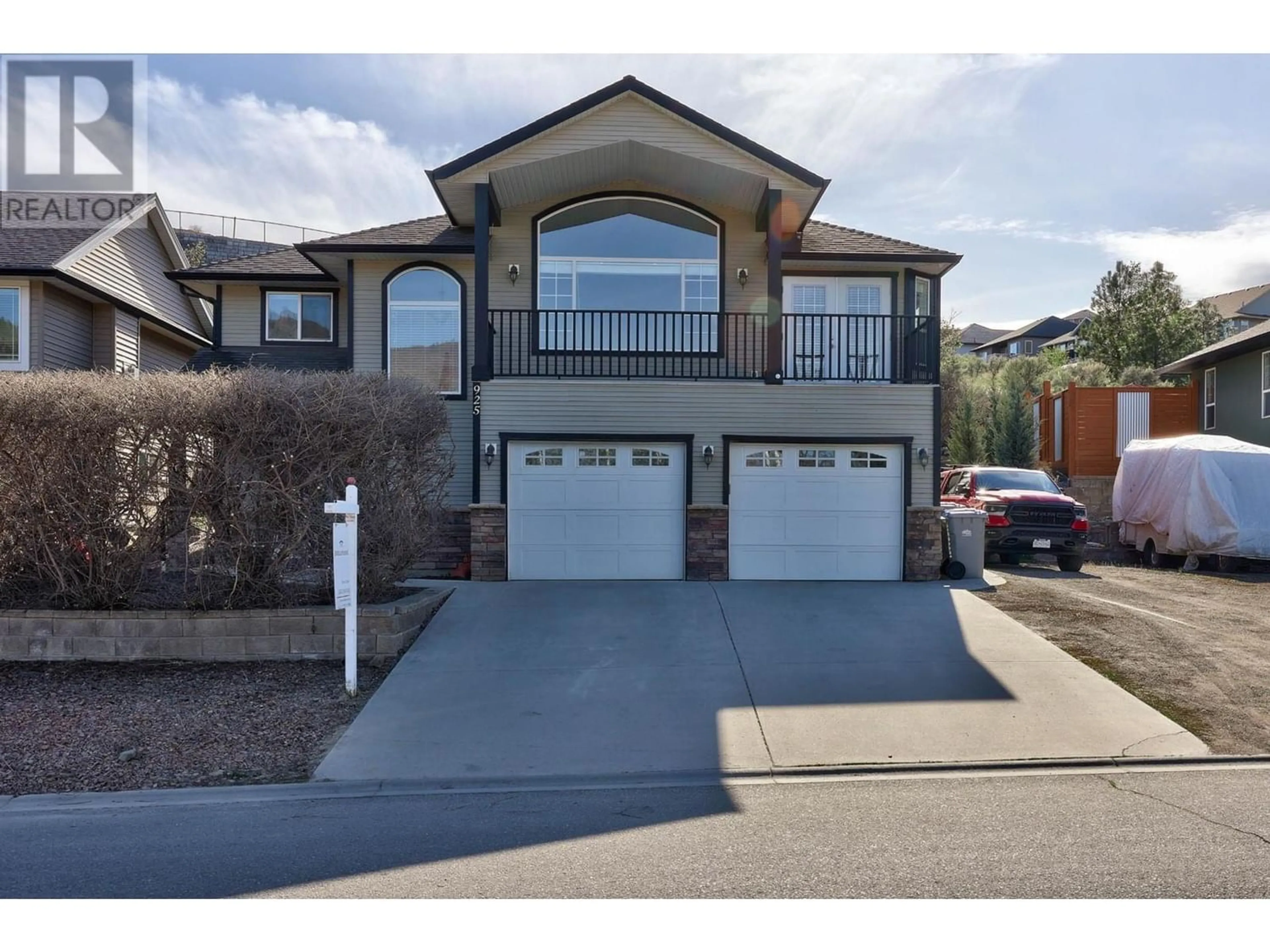 Frontside or backside of a home for 925 STAGECOACH DRIVE, Kamloops British Columbia V2B0A6