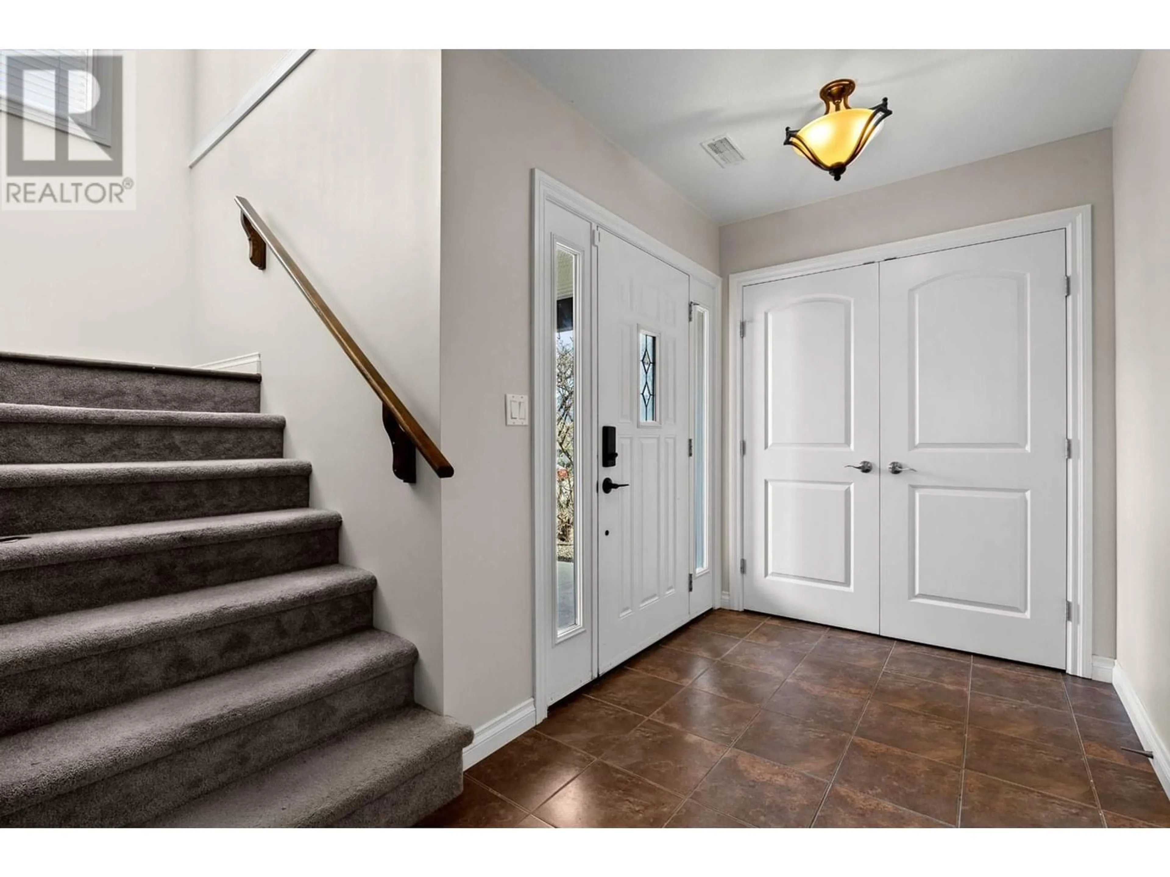 Indoor entryway for 925 STAGECOACH DRIVE, Kamloops British Columbia V2B0A6