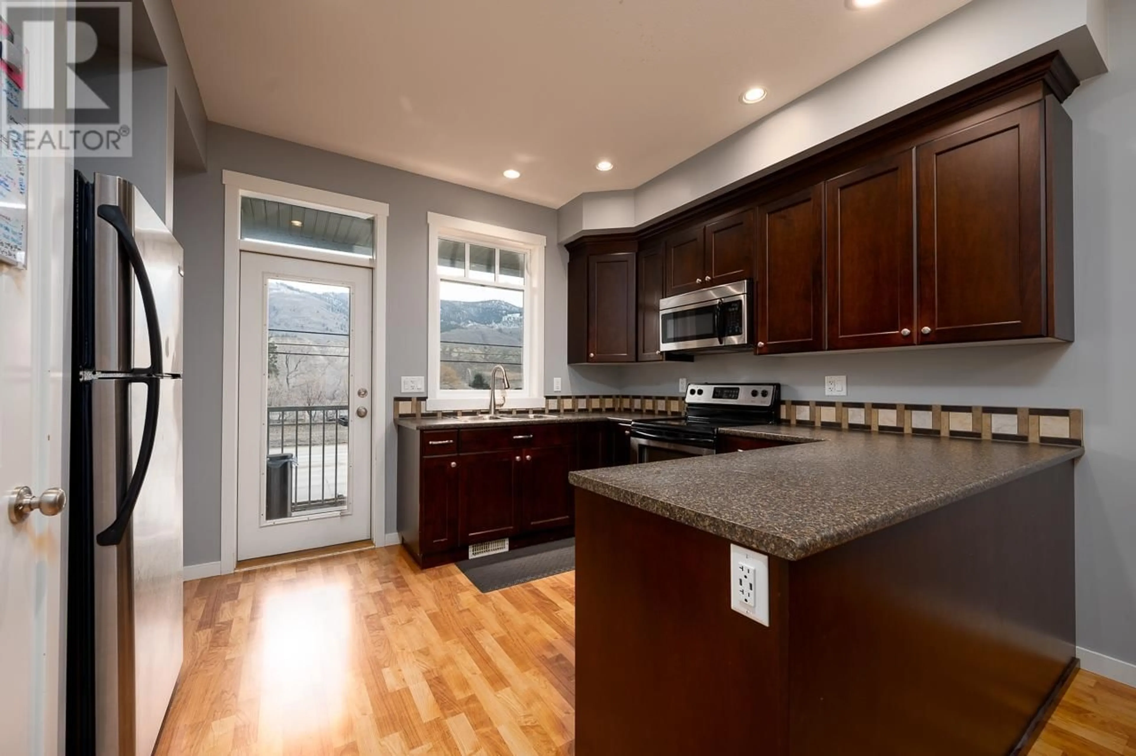 Kitchen for 11-2860 VALLEYVIEW DRIVE, Kamloops British Columbia V2C0B3