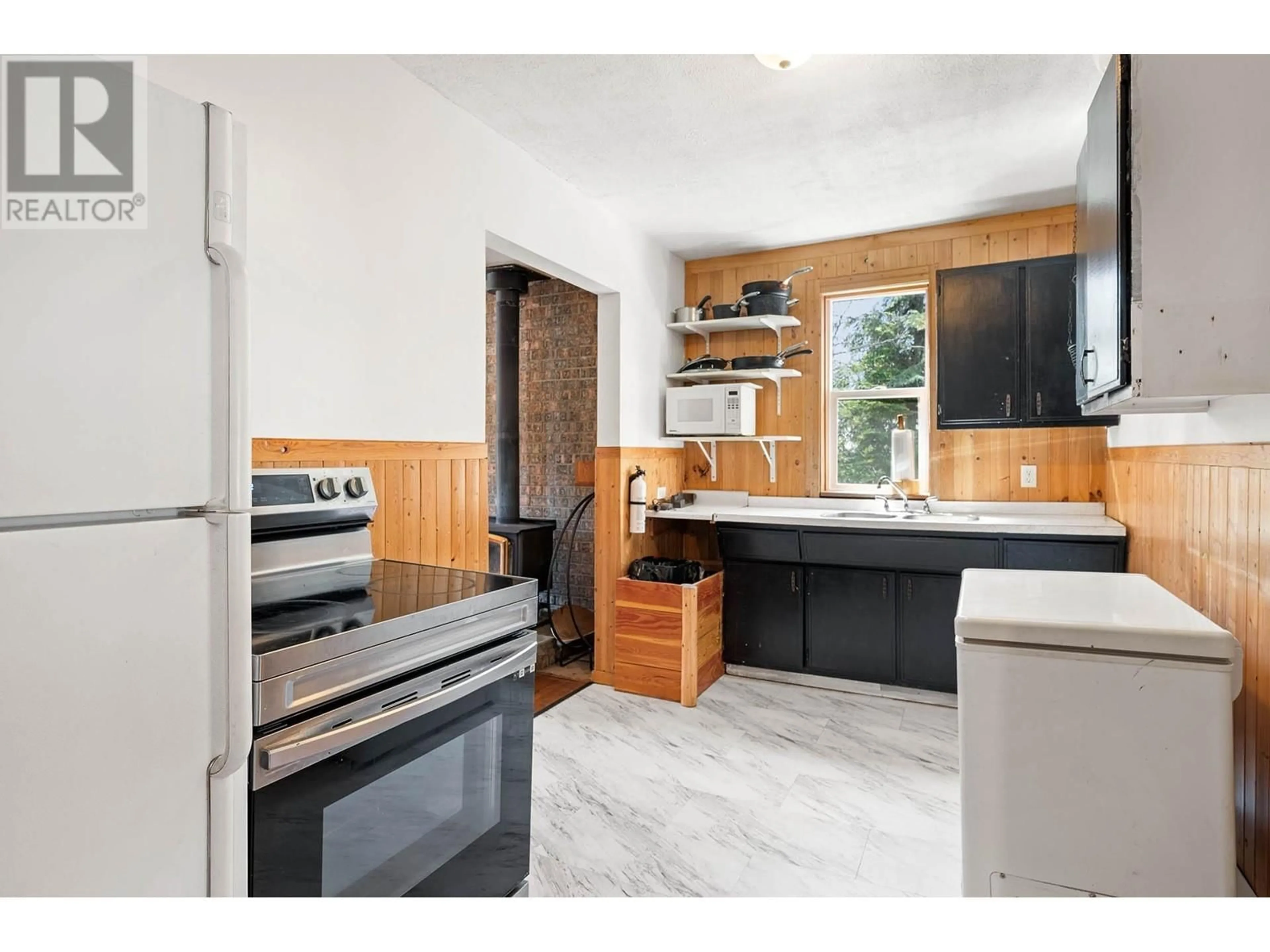 Unknown for 817 MAIN STREET, Blue River British Columbia V0E1J0