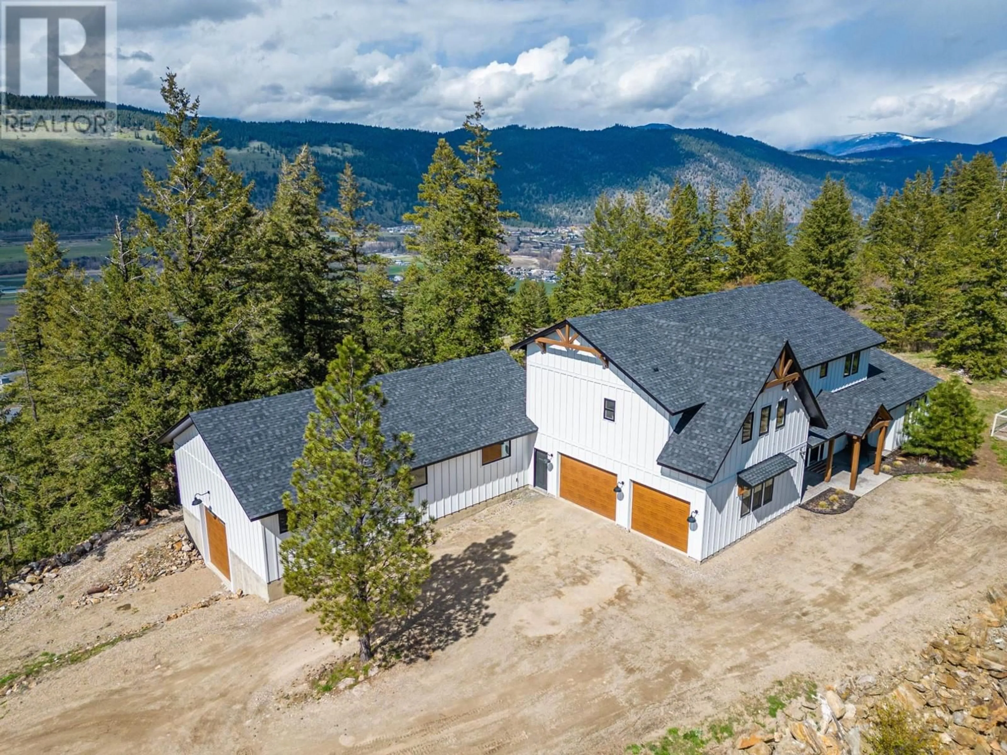 Frontside or backside of a home for 460 SHUSWAP CHASE CR RD, Chase British Columbia