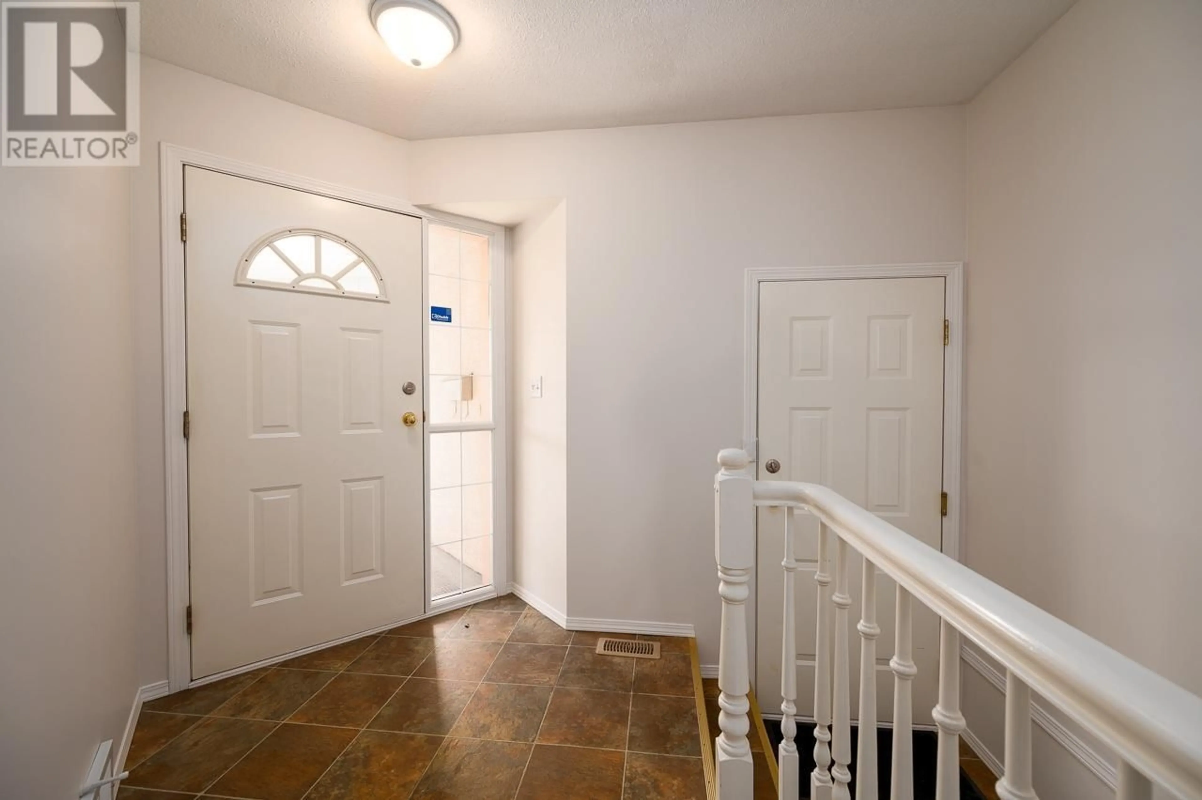 Indoor entryway for 41-1775 MCKINLEY CRT, Kamloops British Columbia V2E2P2