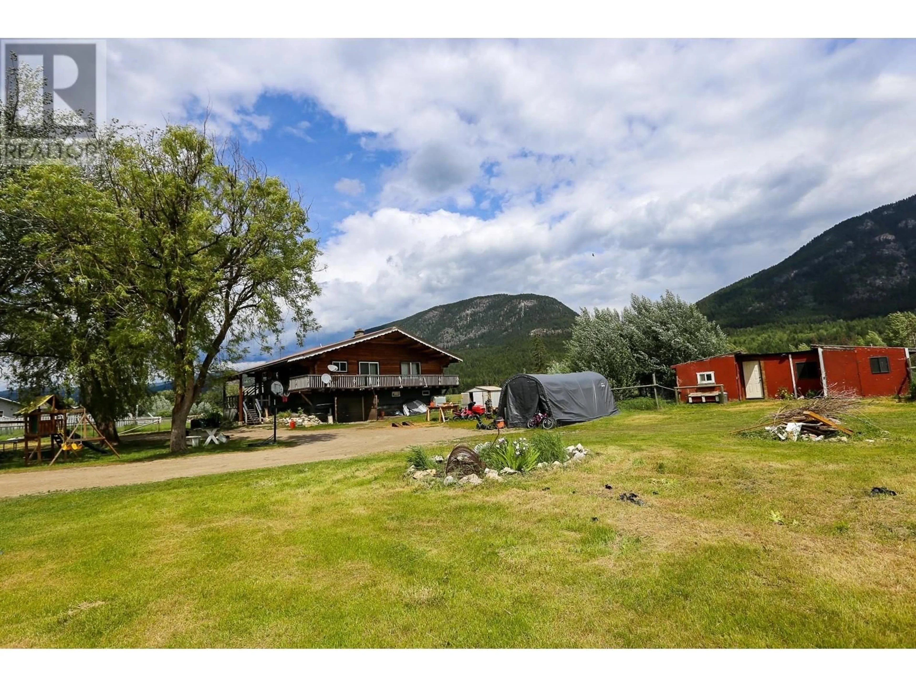 Patio, cottage for 4086 DIXON CREEK Road, Barriere British Columbia V0E1E1