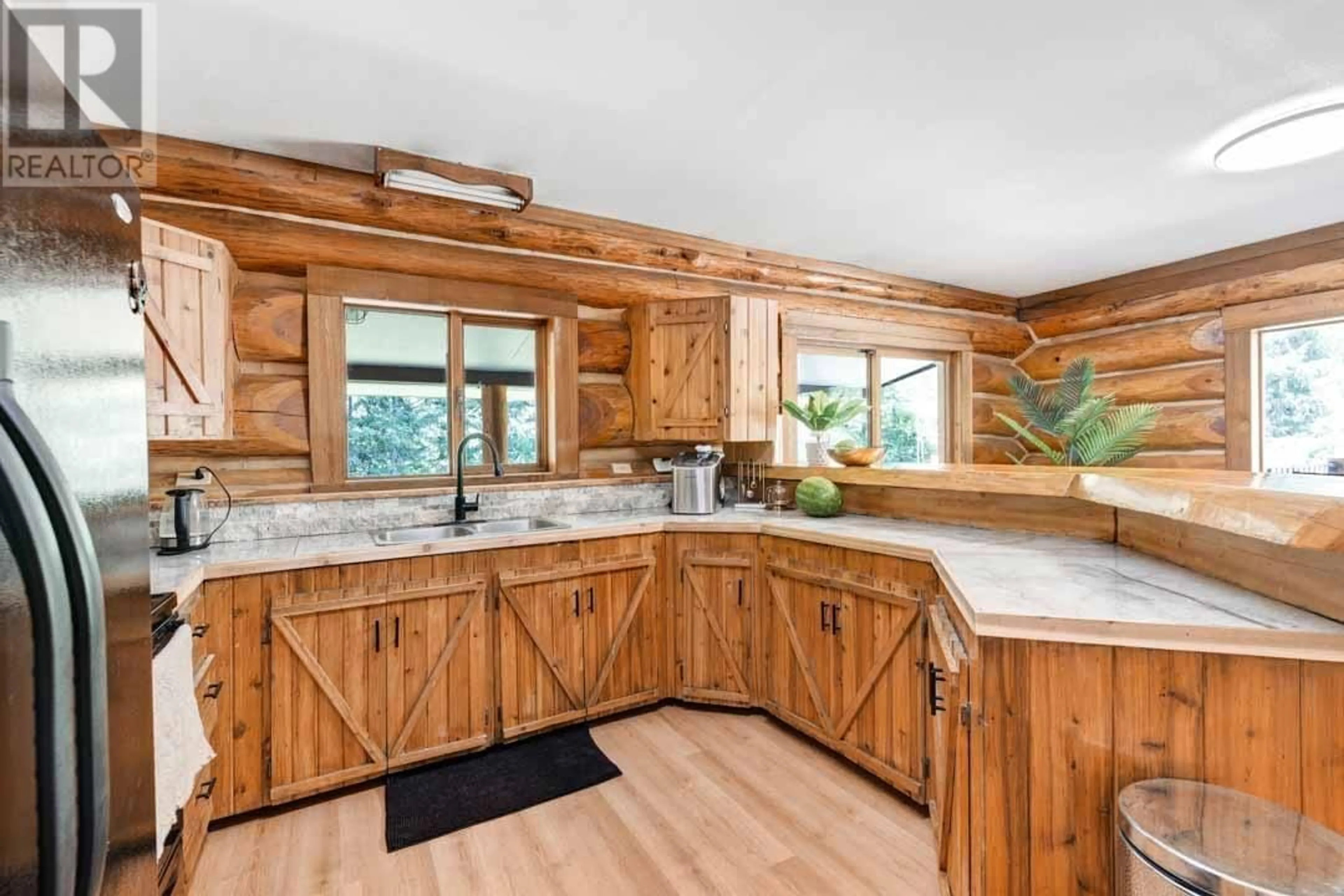 Rustic kitchen for 8240 LOAKIN BEAR CR RD, Chase British Columbia V0E1M2