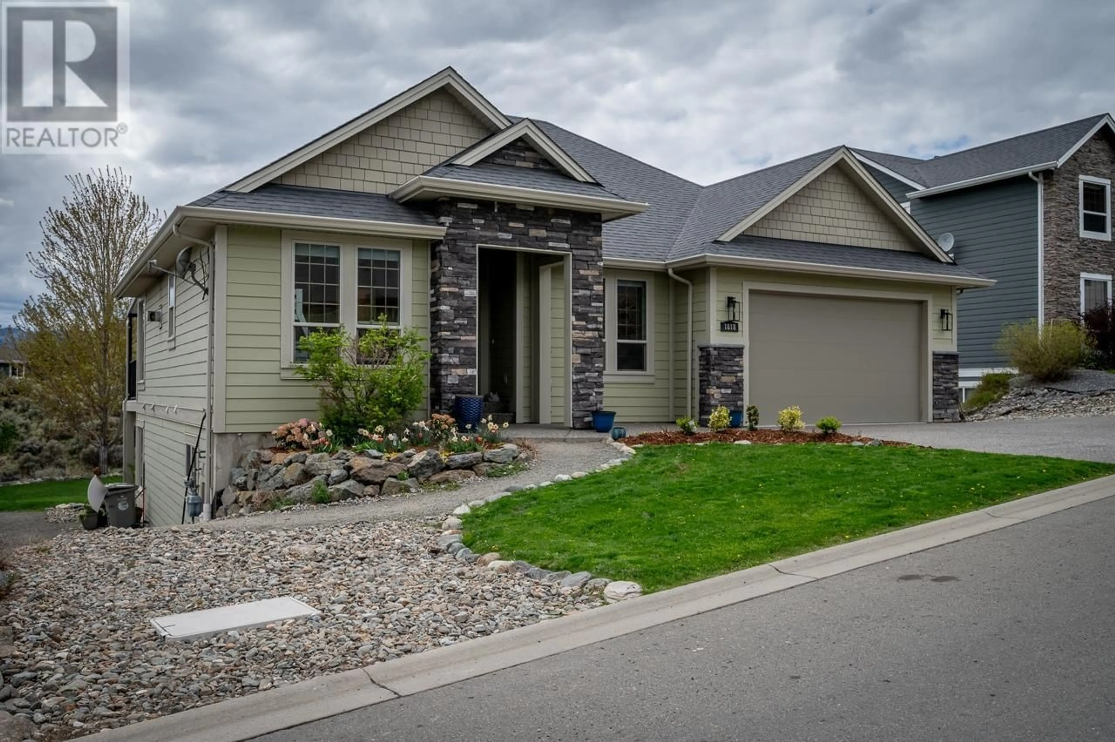 Frontside or backside of a home for 1818 IRONWOOD CRES, Kamloops British Columbia V2H0A6