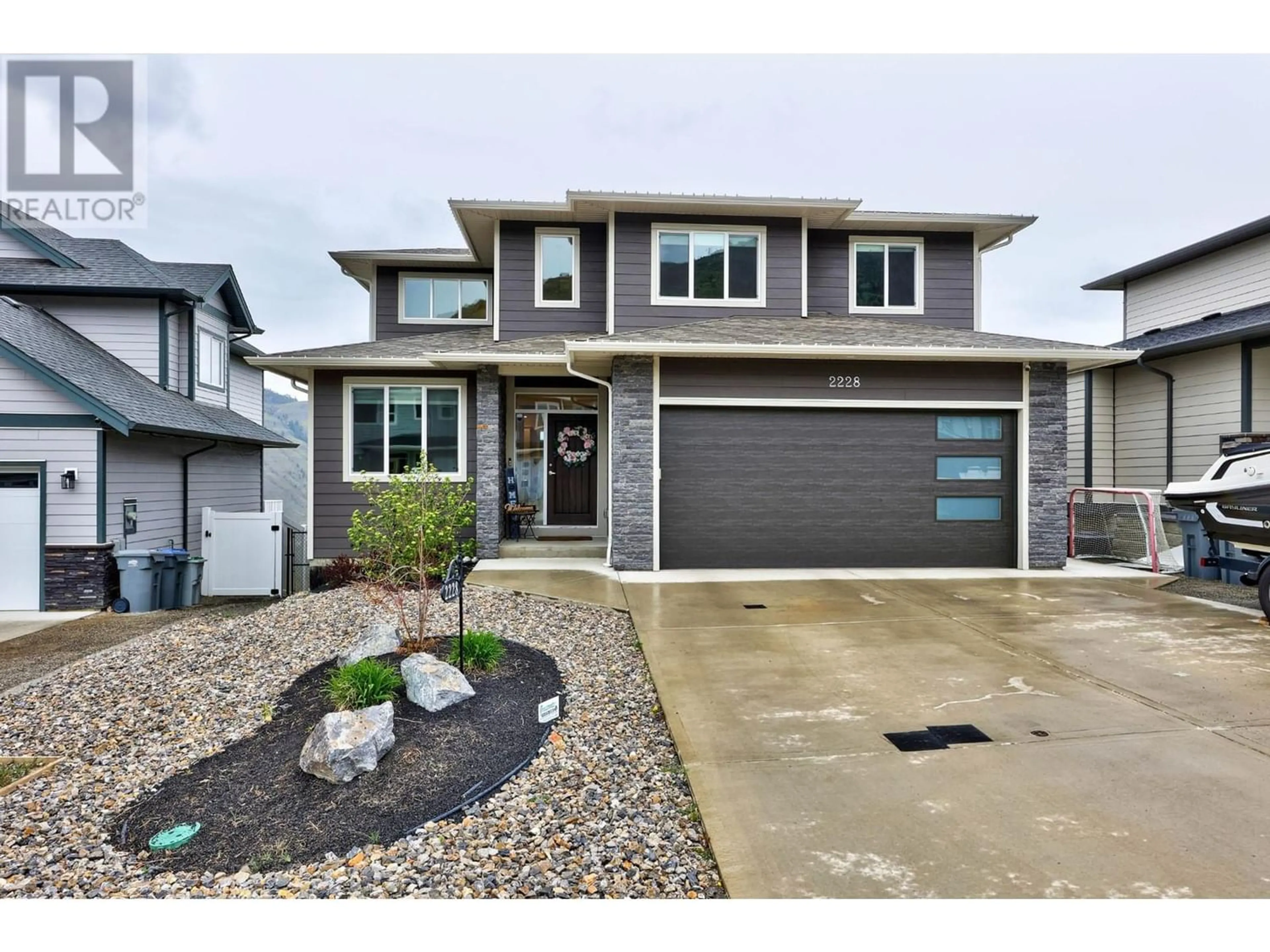 Frontside or backside of a home for 2228 DOUBLETREE CRES, Kamloops British Columbia V2B0G8
