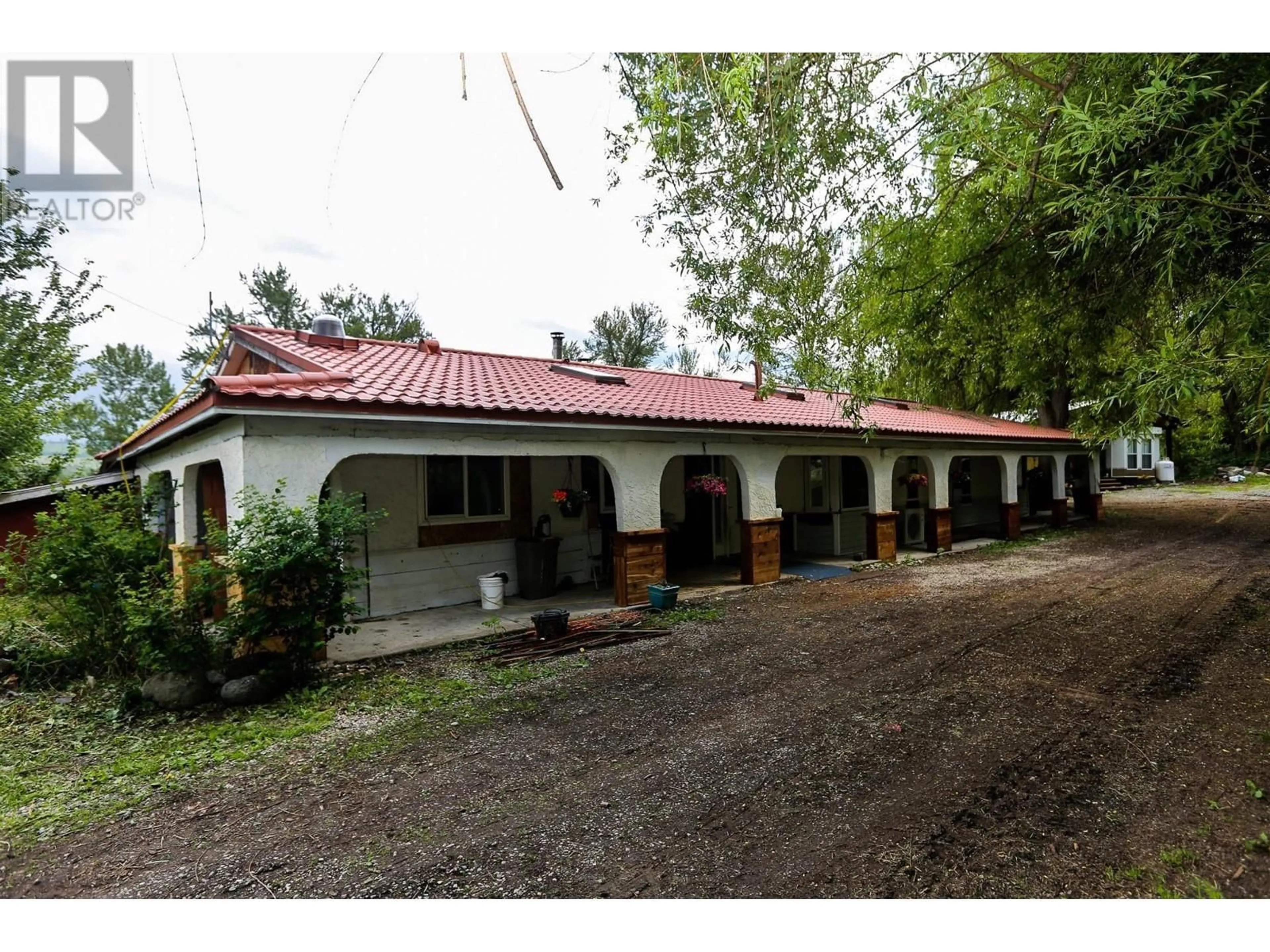 Patio, building for 8630 YELLOWHEAD  S HIGHWAY, Little Fort British Columbia V0E2C0