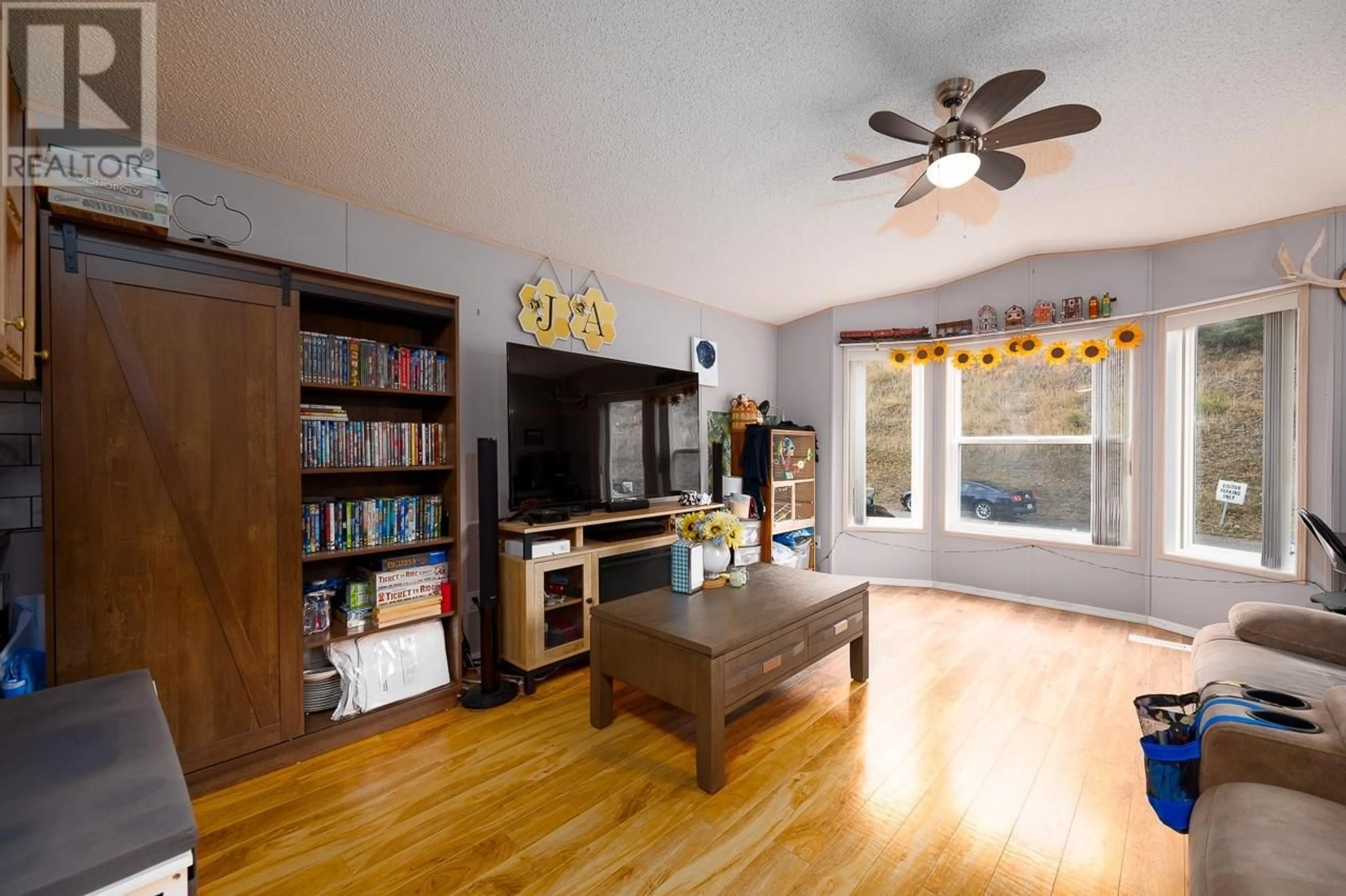 Living room for 141-1555 HOWE ROAD, Kamloops British Columbia V1S1Y4