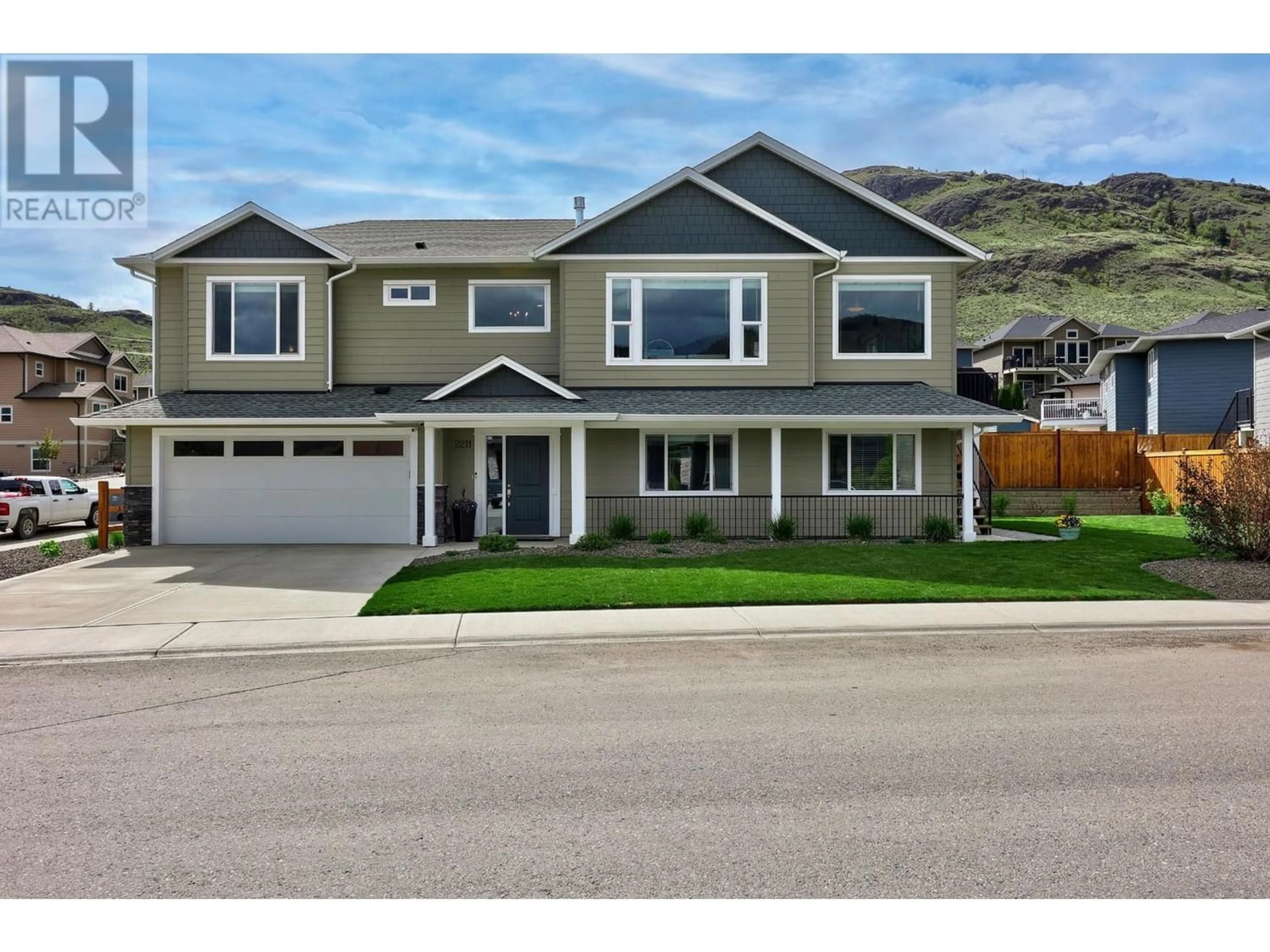 Frontside or backside of a home for 2211 DOUBLETREE CRES, Kamloops British Columbia V2B0G8