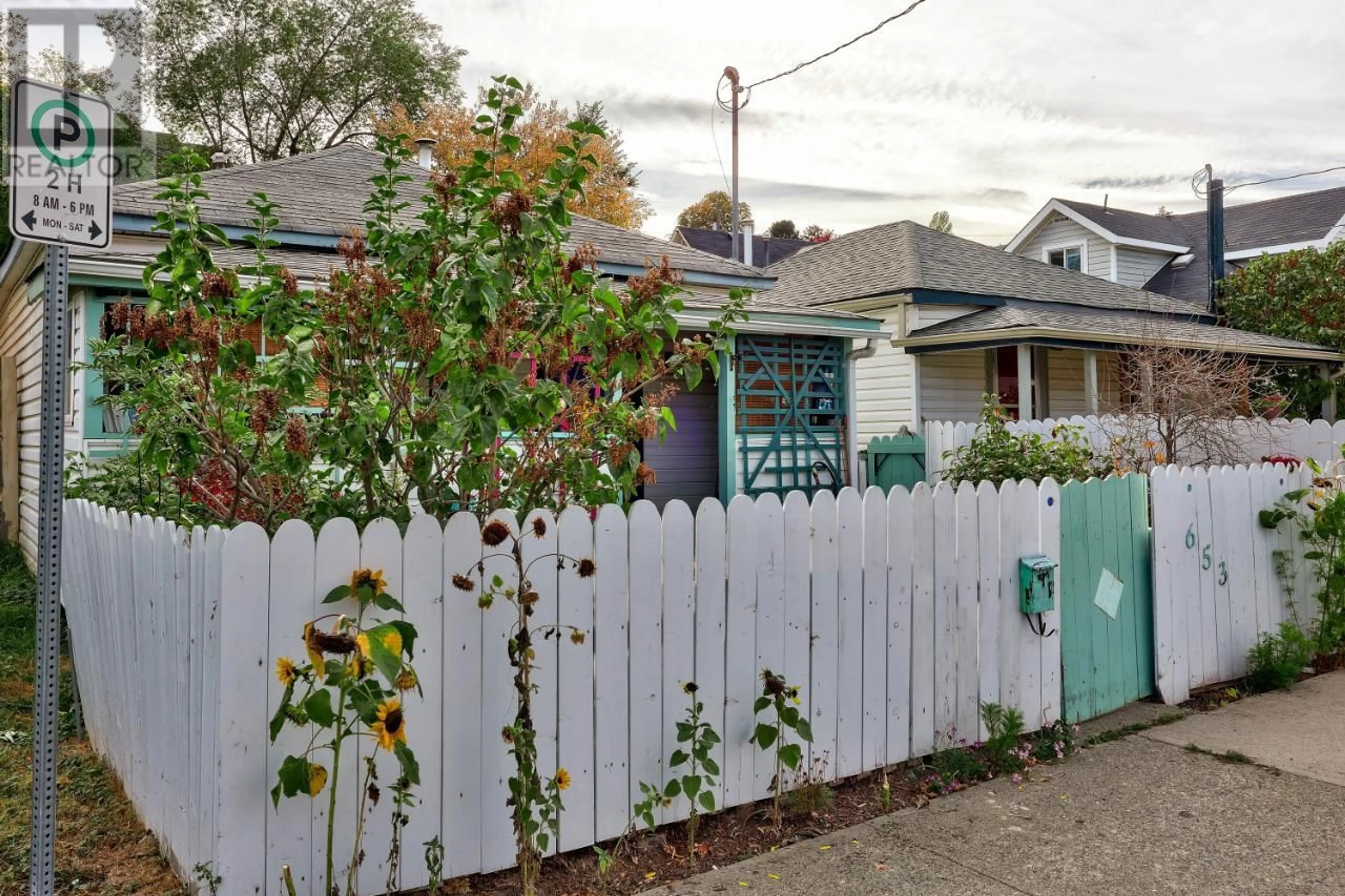 Fenced yard for 653 DOMINION STREET, Kamloops British Columbia V2C2X6