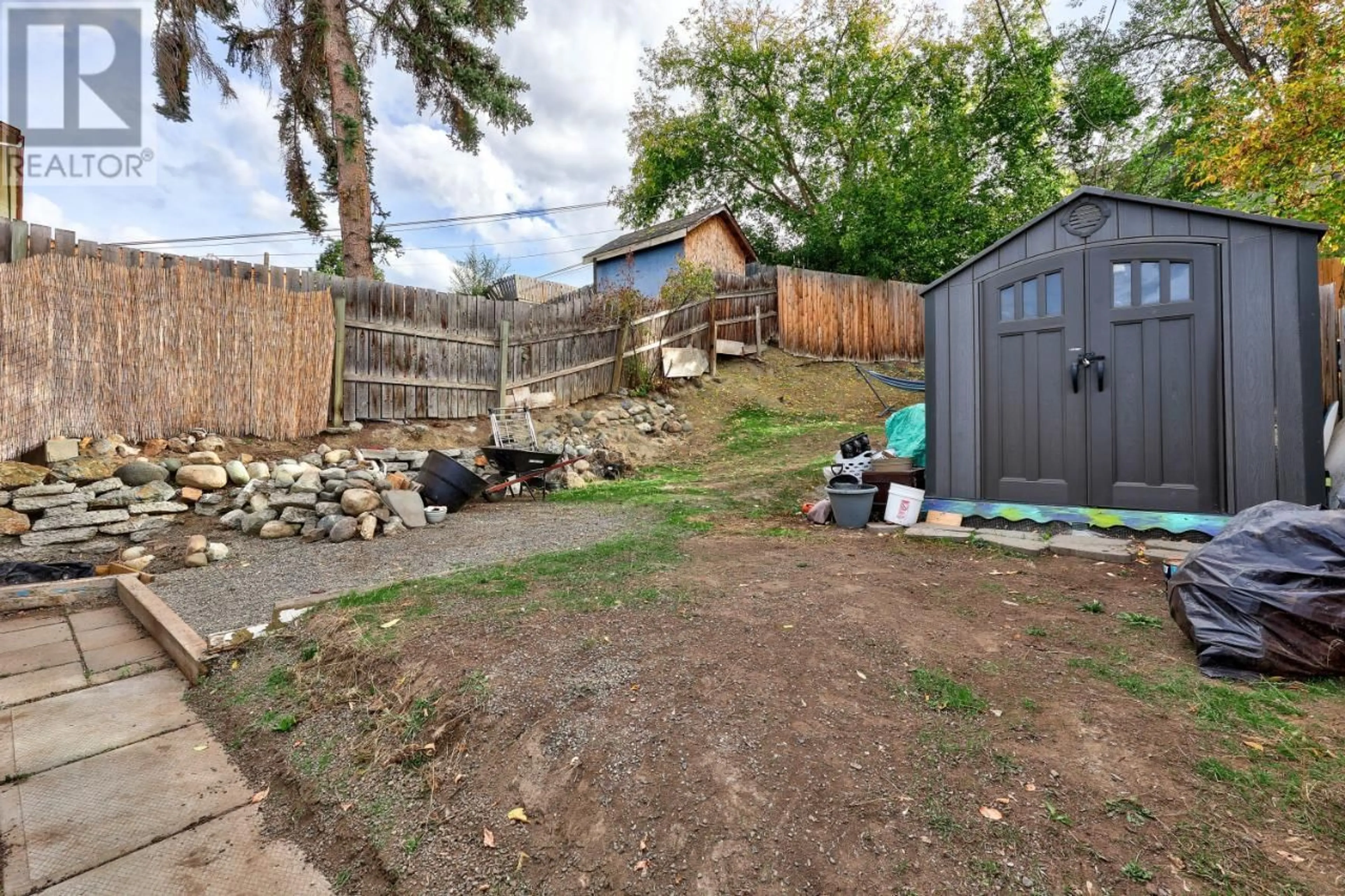 Fenced yard for 653 DOMINION STREET, Kamloops British Columbia V2C2X6