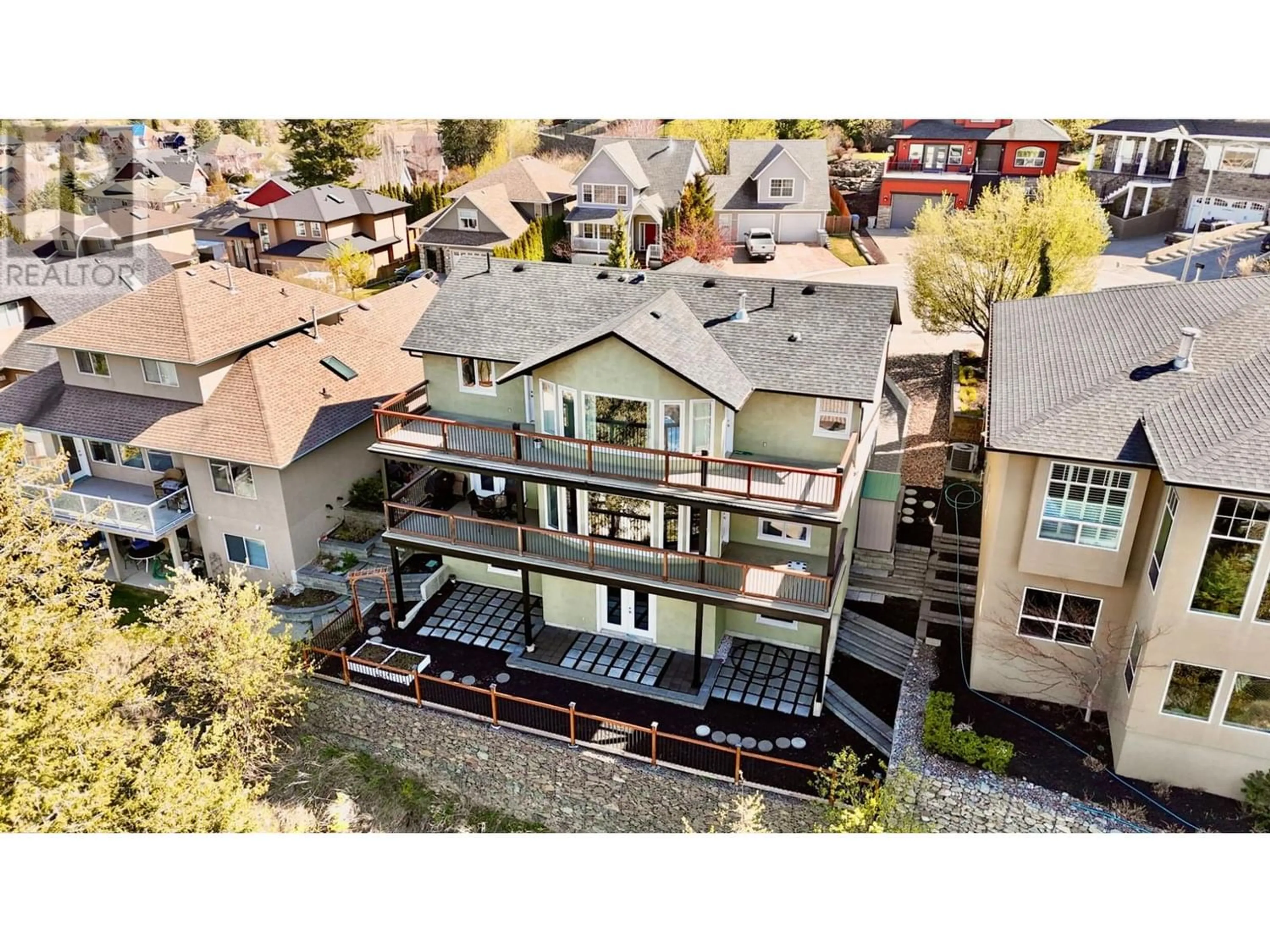 Frontside or backside of a home for 422 AZURE PLACE, Kamloops British Columbia V2E2R2