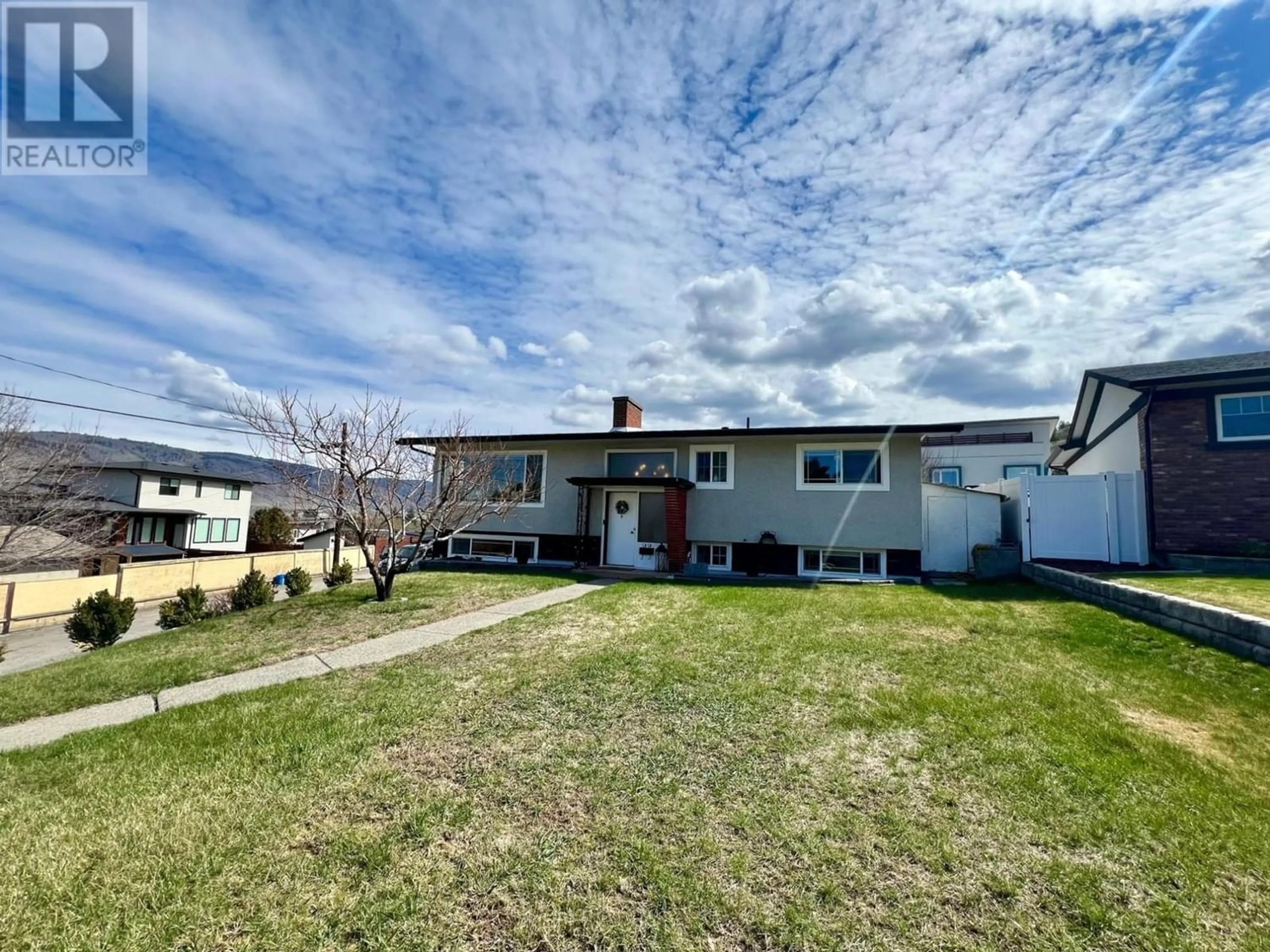 Frontside or backside of a home for 1515 ROBINSON CRES, Kamloops British Columbia