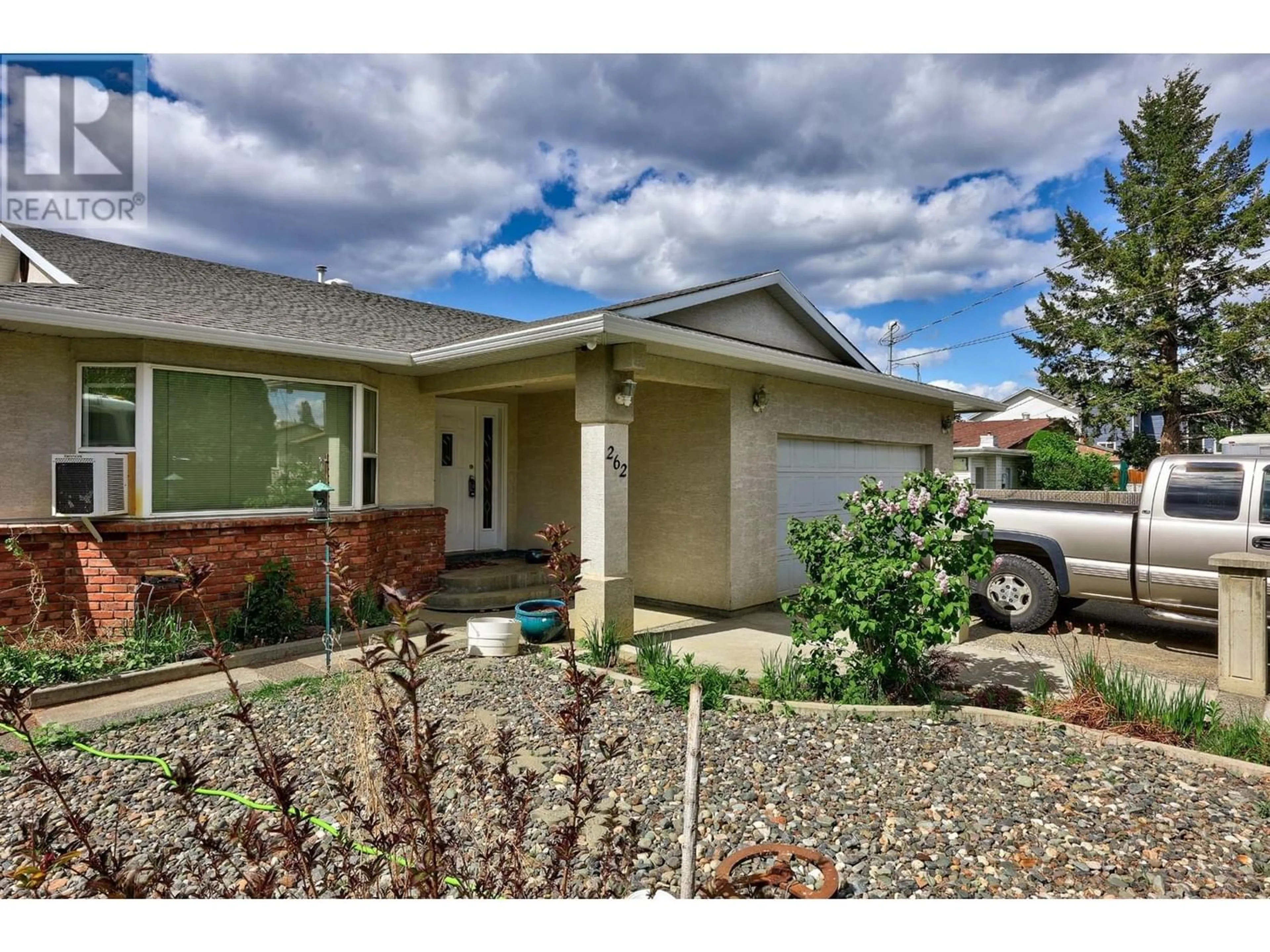 Frontside or backside of a home for 262 WILLOW STREET, Kamloops British Columbia V2B4C7