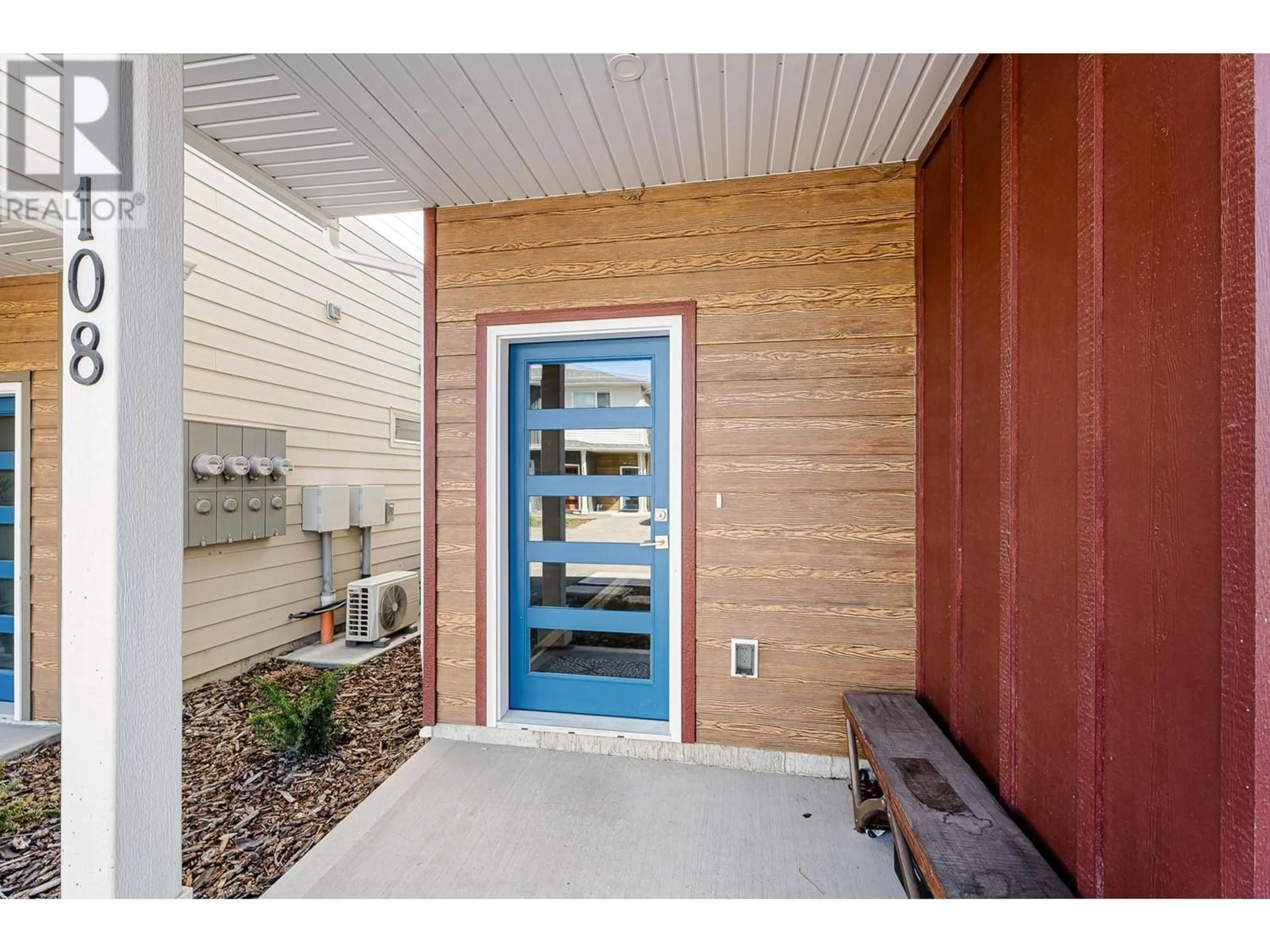 Indoor entryway for 108-2925 WESTSYDE RD, Kamloops British Columbia