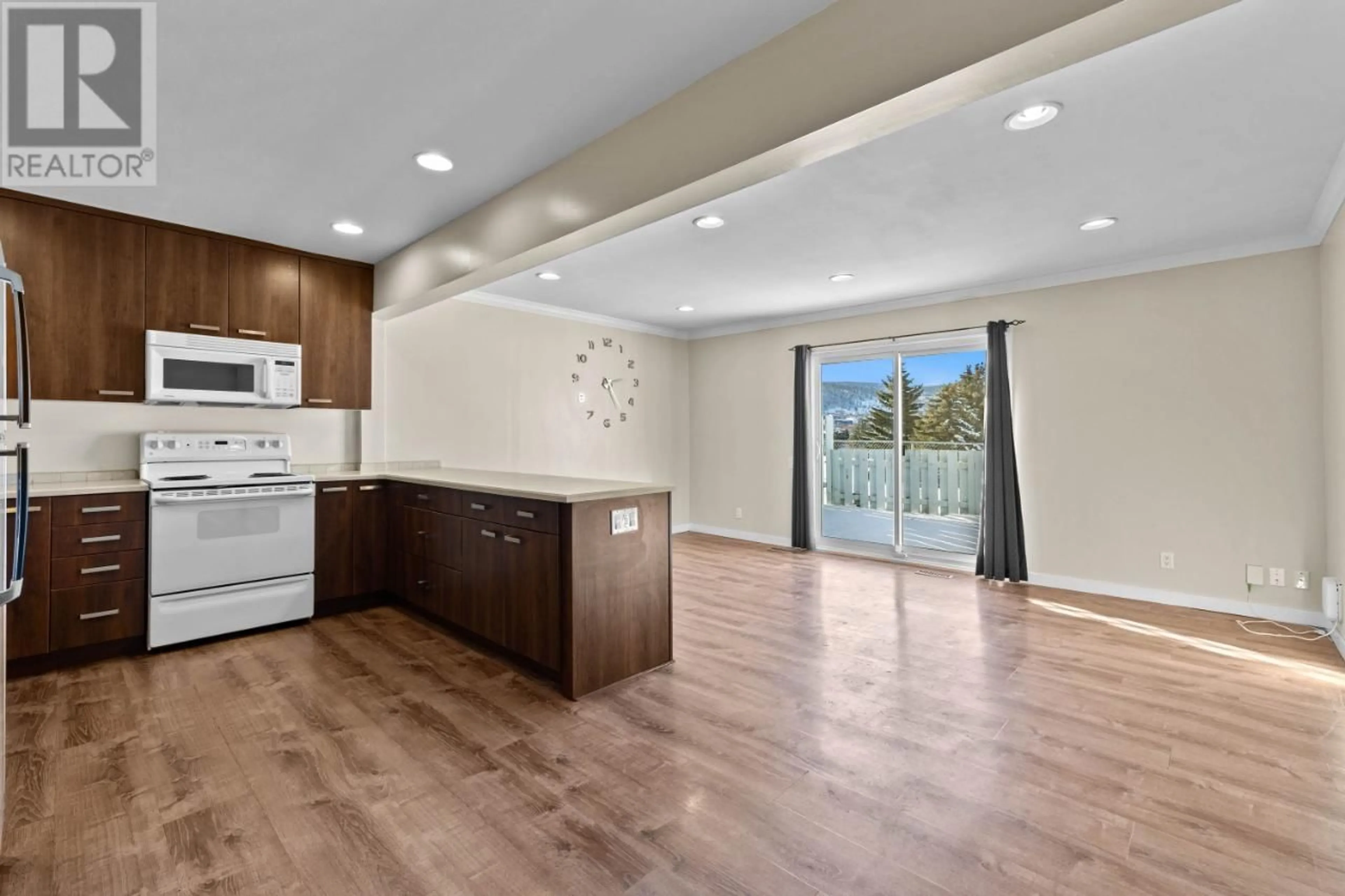 Contemporary kitchen for 311-1780 SPRINGVIEW PLACE, Kamloops British Columbia