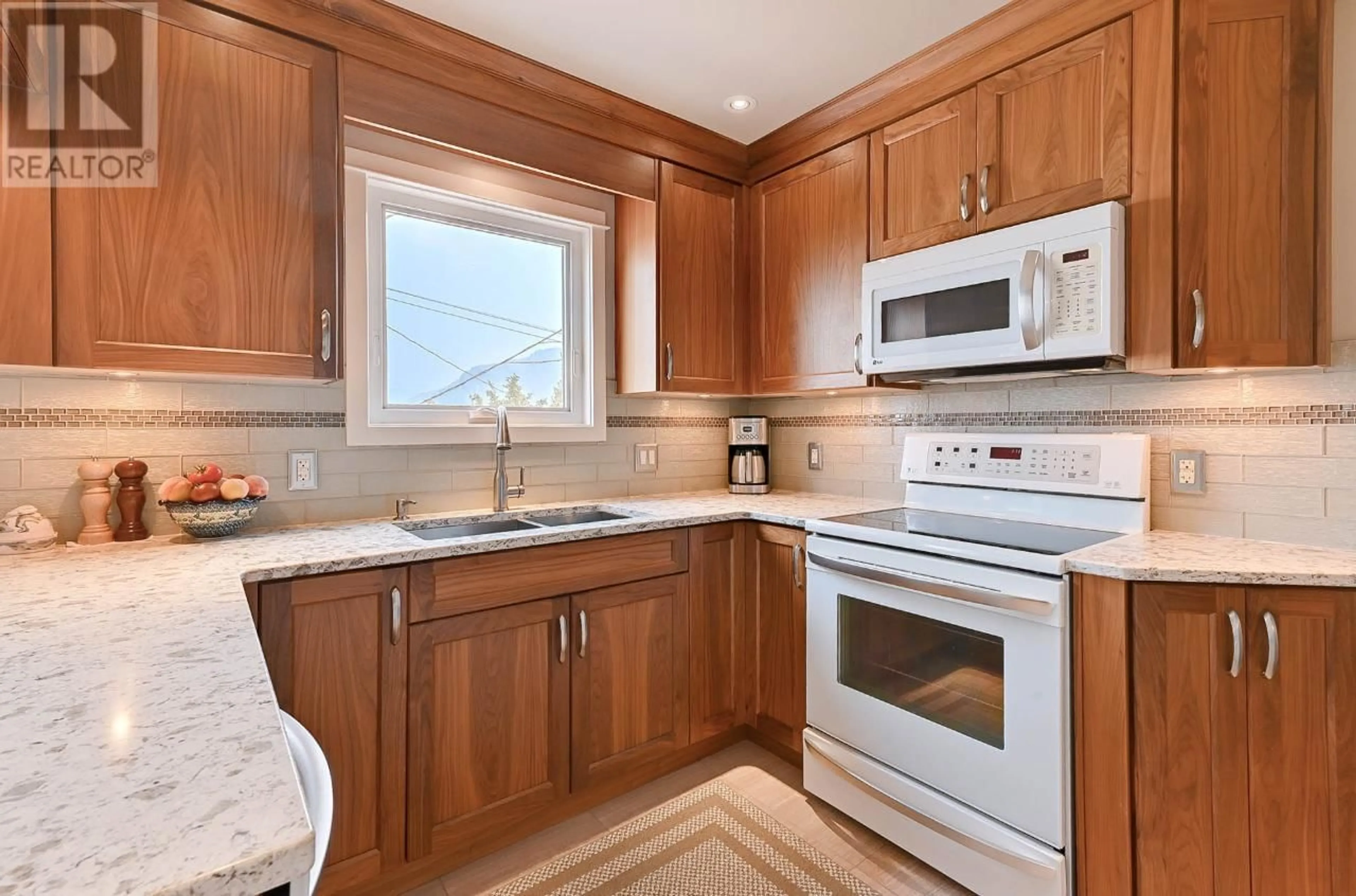 Standard kitchen for 225 ST PAUL STREET W, Kamloops British Columbia V2C1G2