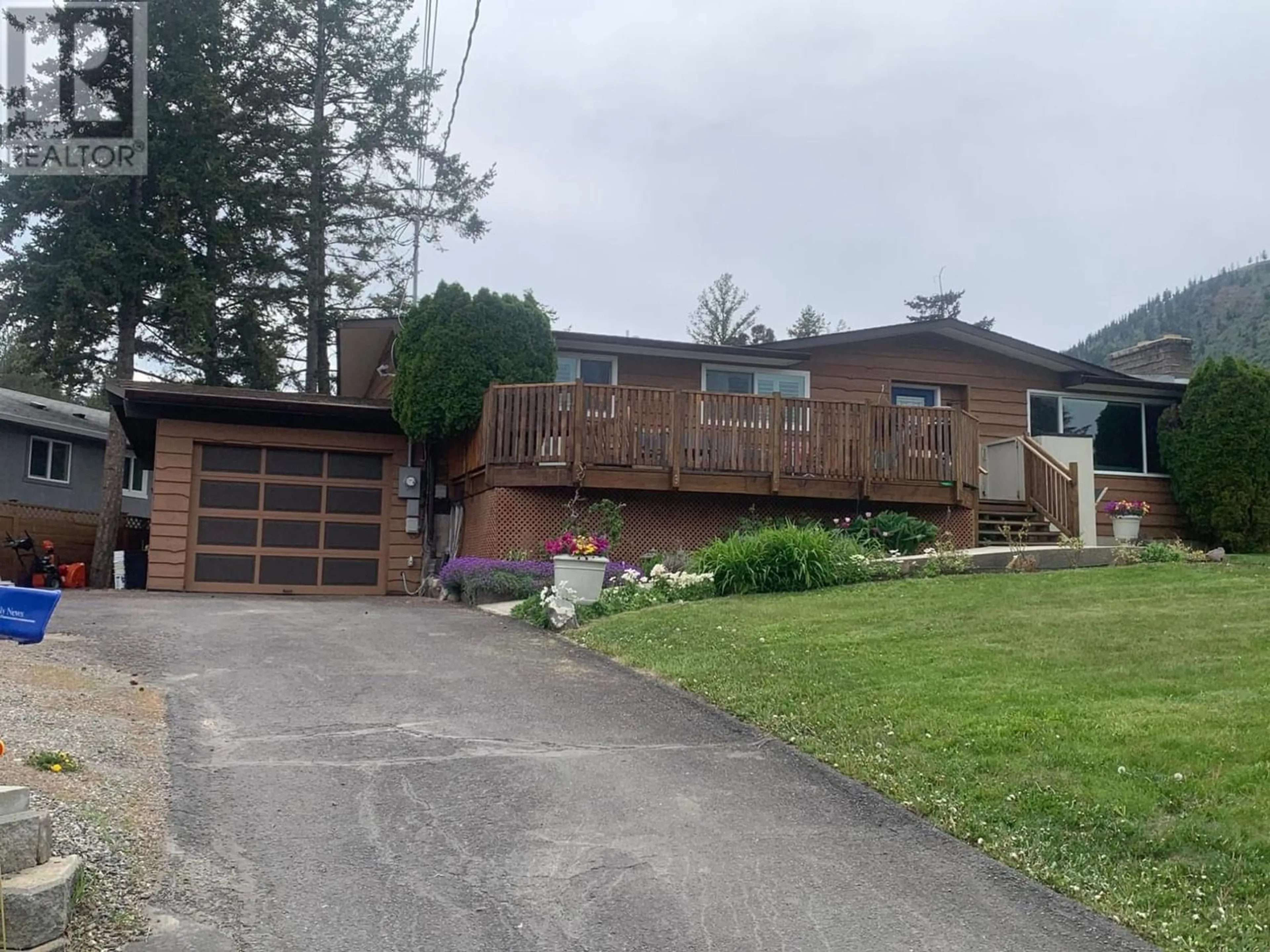 Frontside or backside of a home for 6015 PRINGLE RD, Kamloops British Columbia V1C5V4