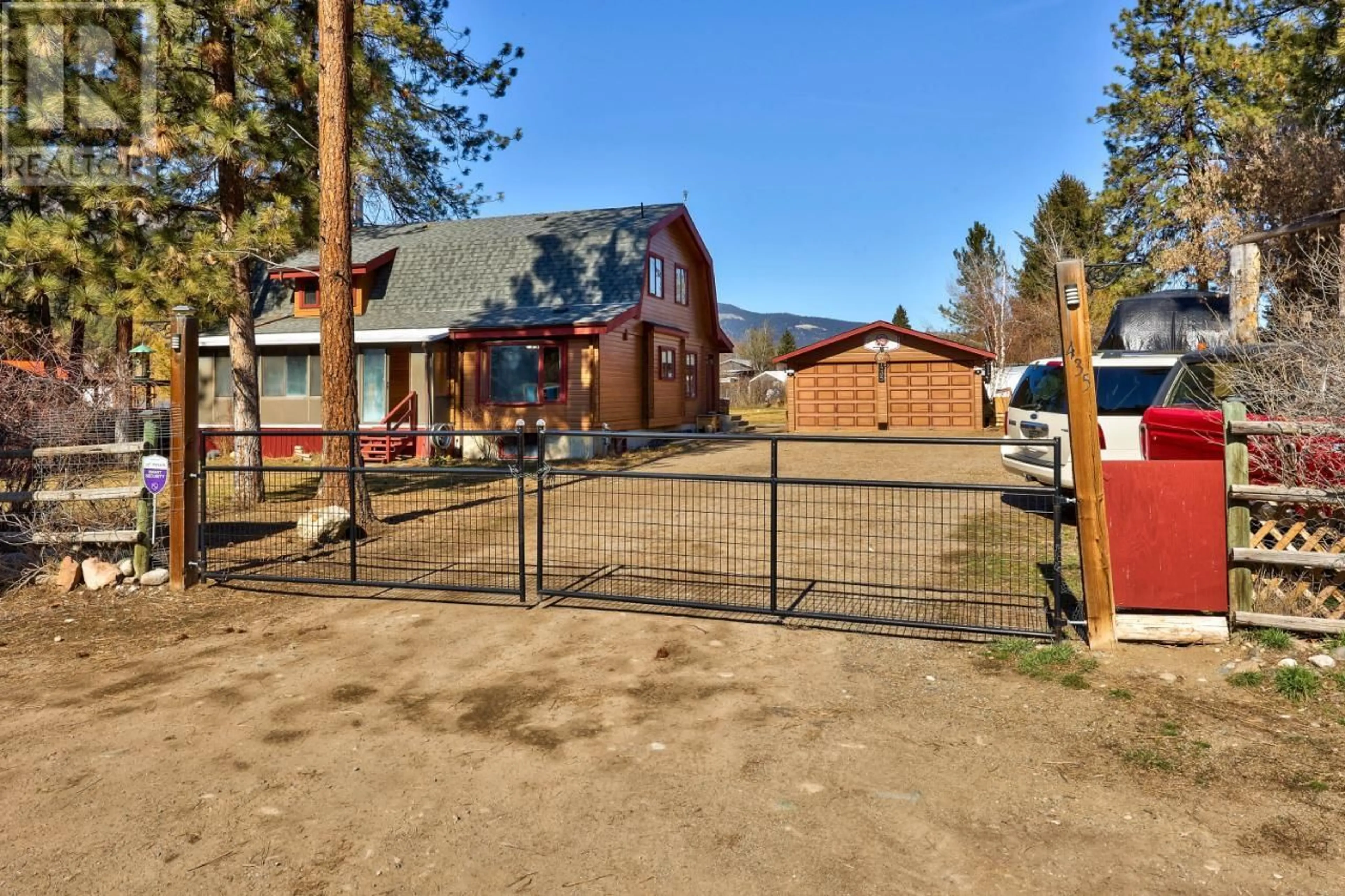 Fenced yard for 435 DODDING AVE, Merritt British Columbia V0K1Y0