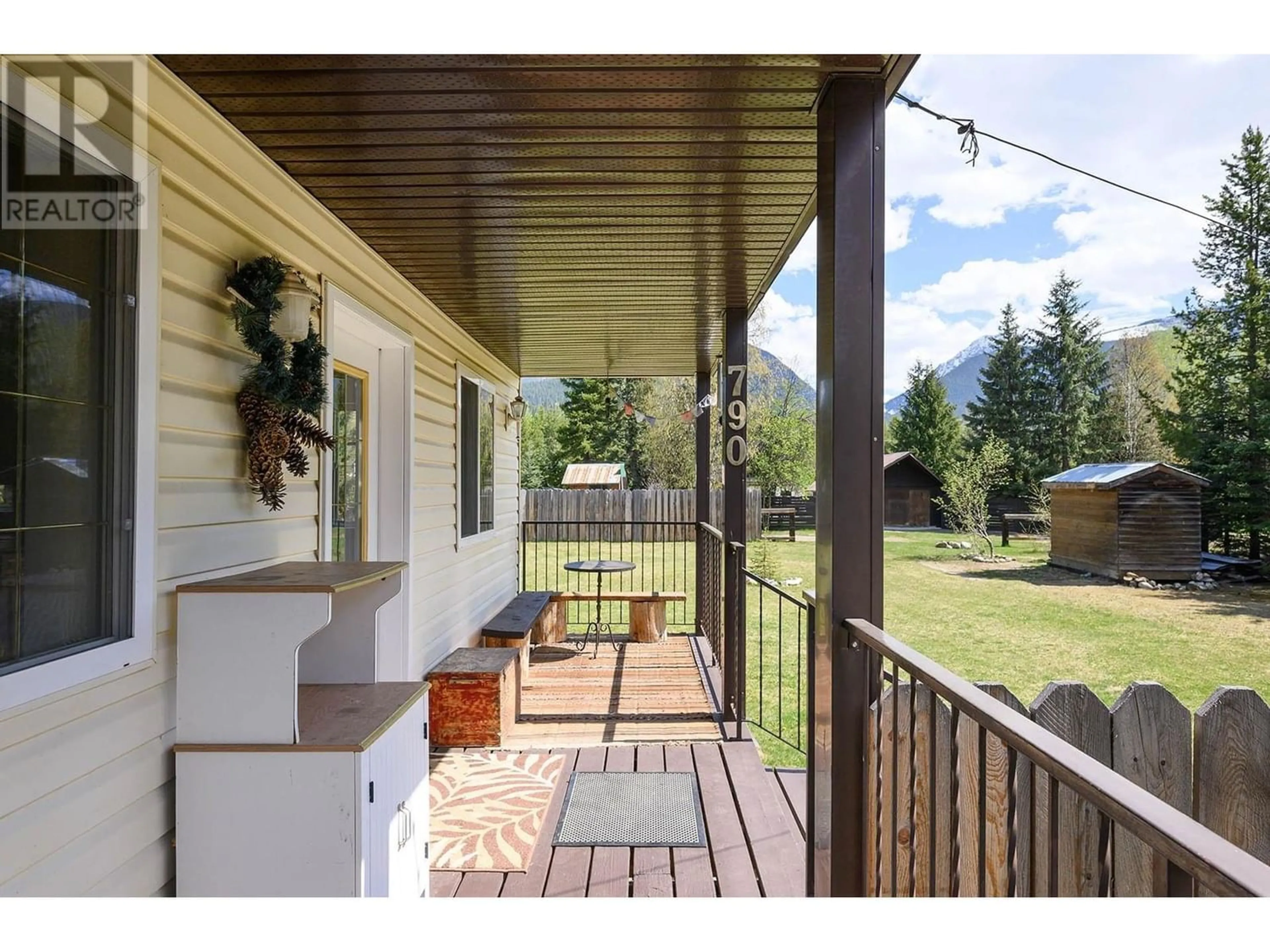 Patio, cottage for 790 SPRUCE Street, Blue River British Columbia V0E1J0