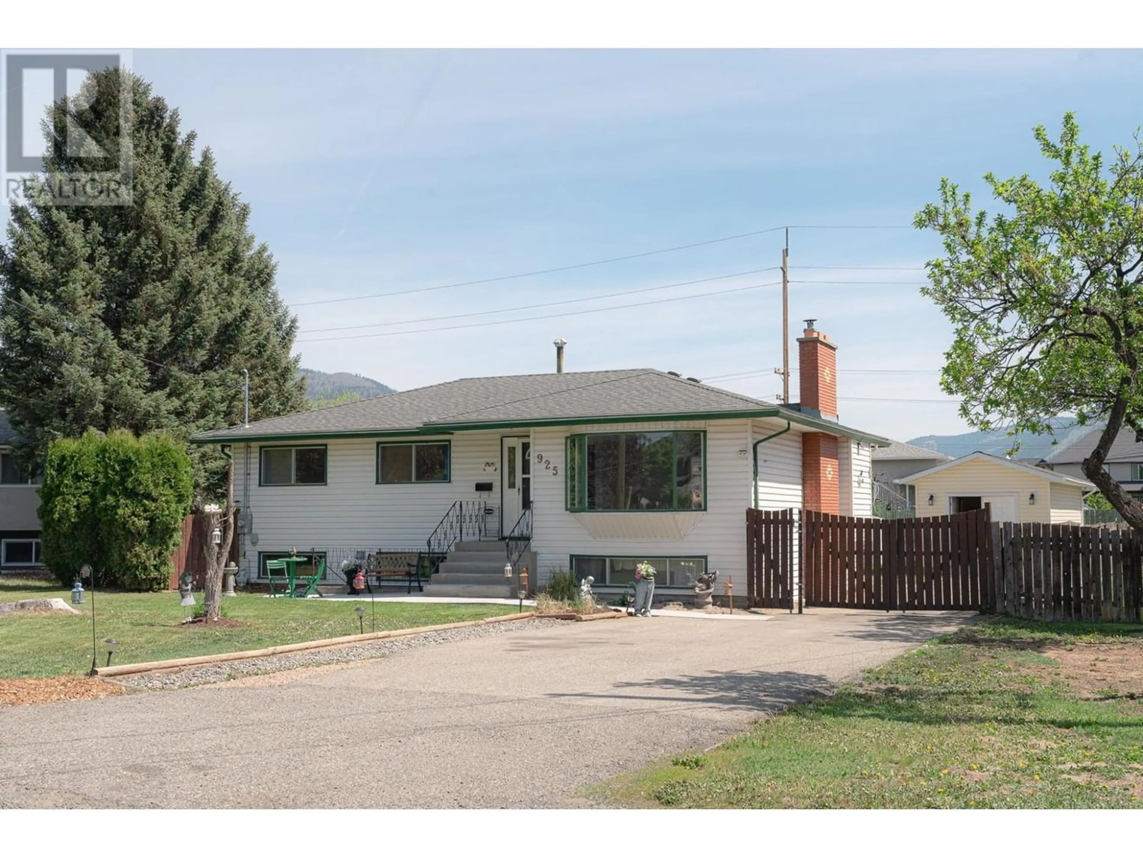 Frontside or backside of a home for 925 ALHAMBRA DRIVE, Kamloops British Columbia V2B4R1