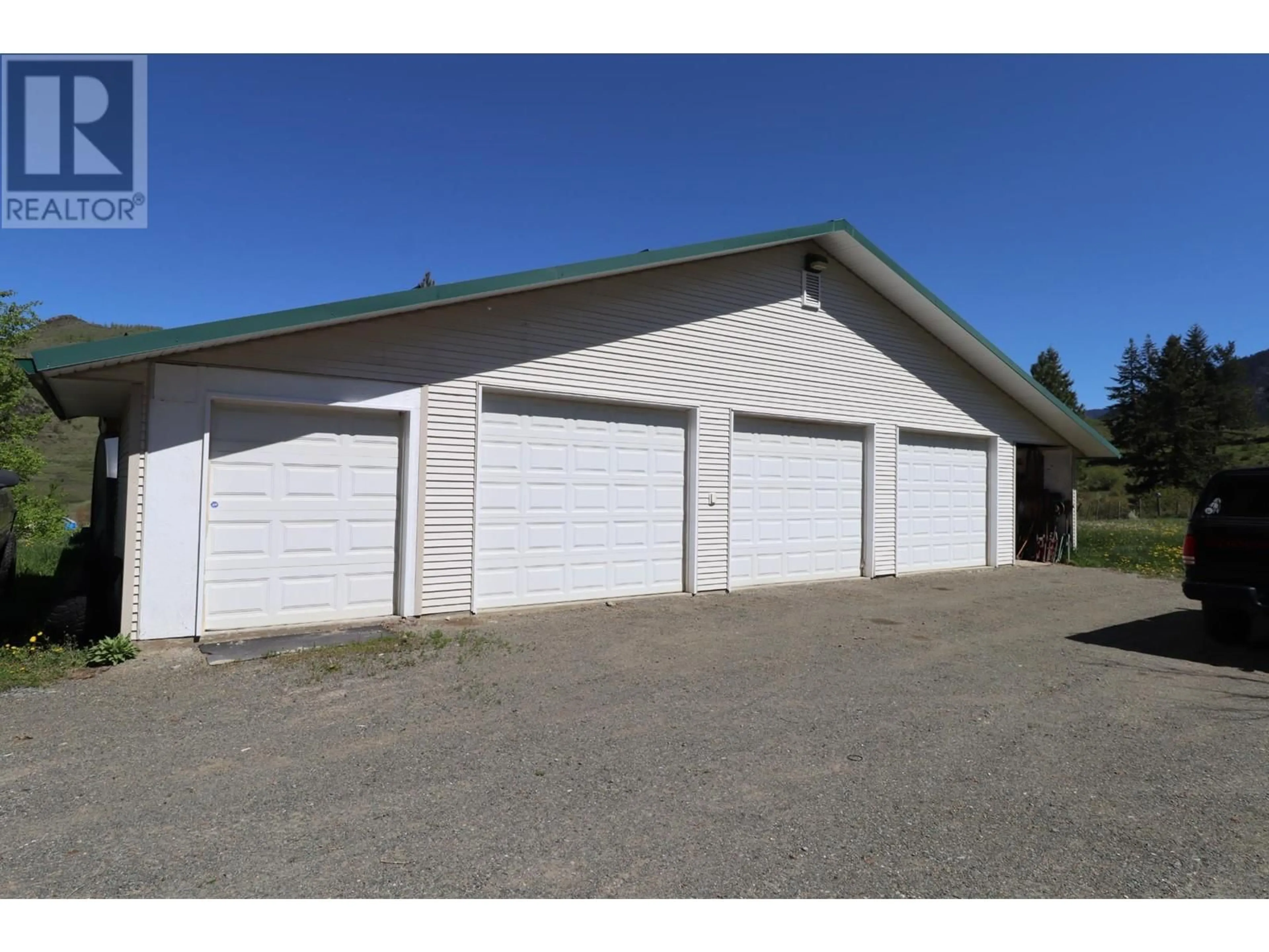 Indoor garage for 3998 AGATE BAY ROAD, Barriere British Columbia V0E2E0