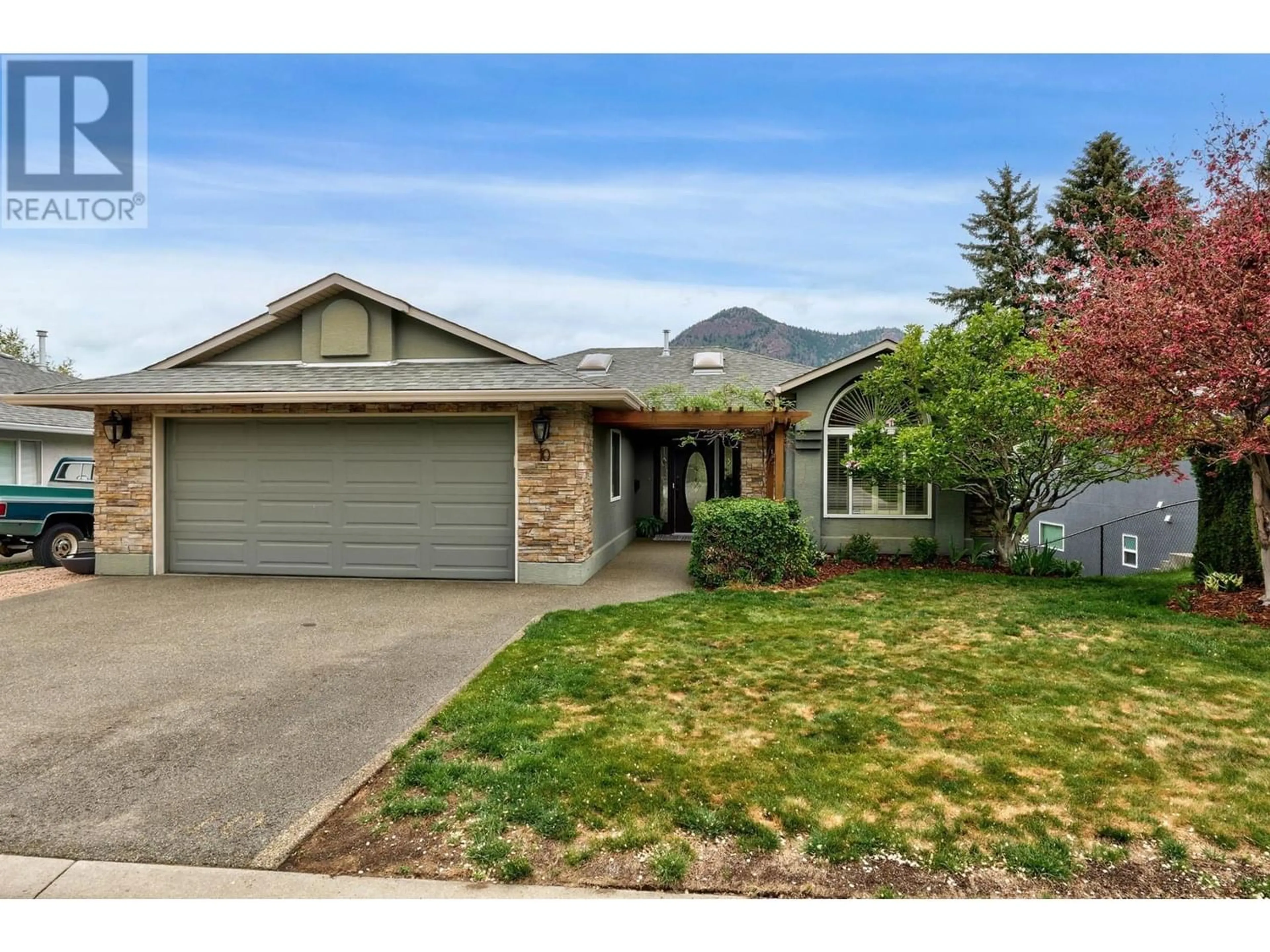 Frontside or backside of a home for 10-1651 VALLEYVIEW DRIVE, Kamloops British Columbia V2C0A4