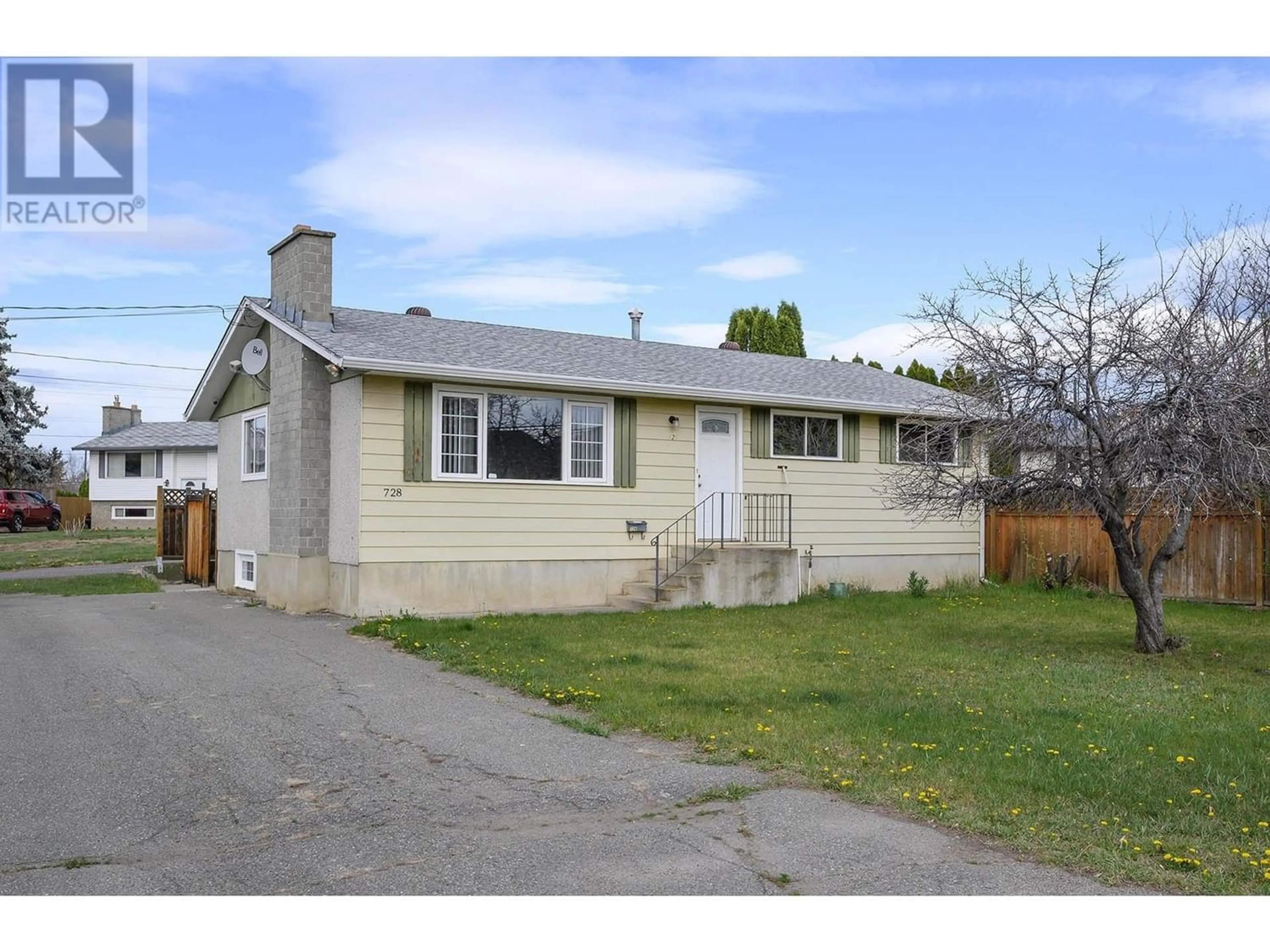 Frontside or backside of a home for 728 CAMBRIDGE CRES, Kamloops British Columbia V2B5B6