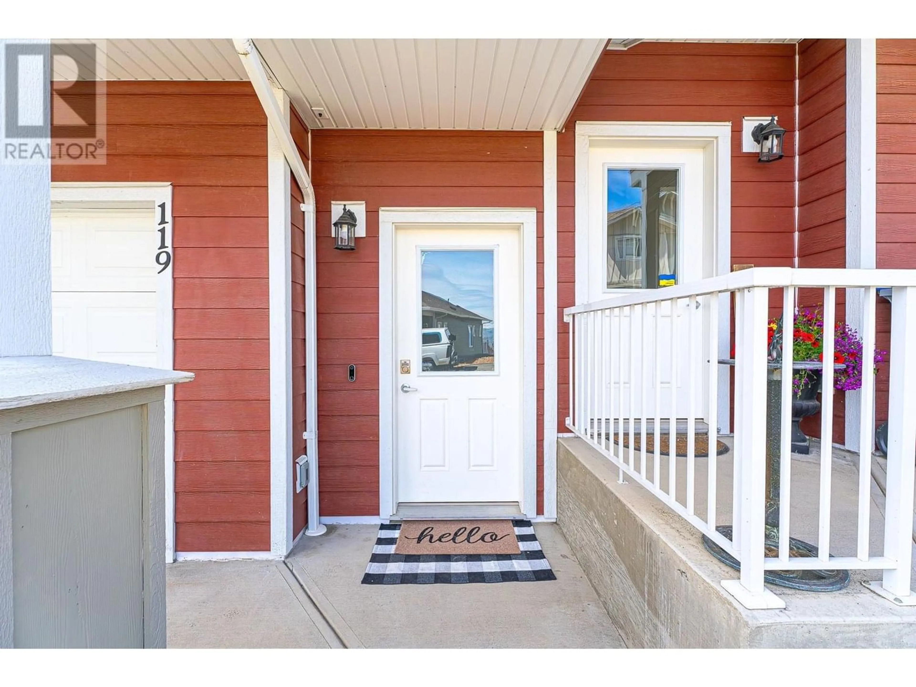 Indoor entryway for 119-1325 ABERDEEN DRIVE, Kamloops British Columbia